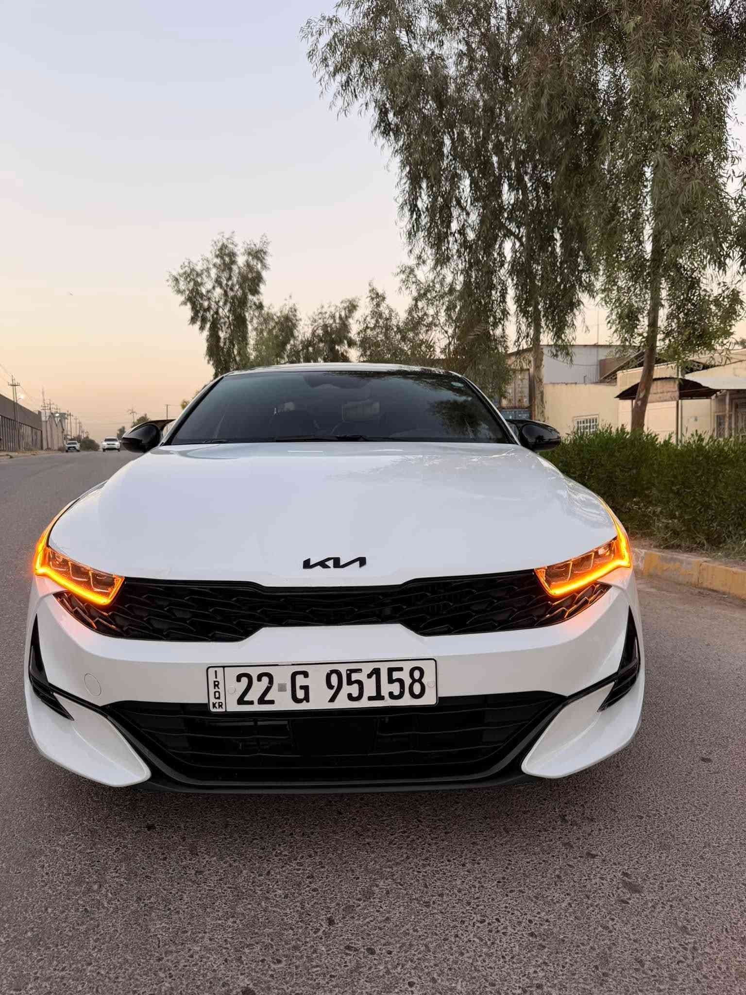 سلام عليكم 
K5 
موديل 2022 
فول واحد ع واحد موصفات معروفه 
حادثها جملغ وربع بوند فقط بدون دواخل 
صور الحادث بل منشور 
محرك 1600 تيربو  
ماشيه 26 الف. حقيقي 
سعر 177 وبيها مجال بسيط 
مكاني موصل جانب الايسر 
***********
