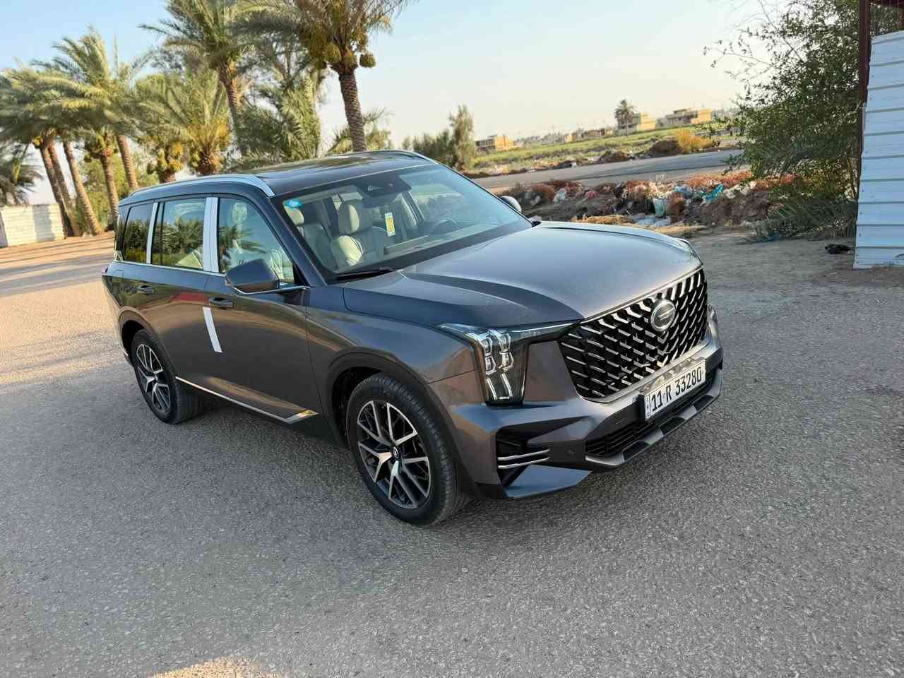 سلام عليكم . . . GS8 موديل 2023 فول مواصفات 7 راكب رقم بغداد ماشية 55 الف بصمه بنوراما داخل ابيض جلد كشن حار بارد تحكمات 4كامرات تشغيل عن بعد مري شفط وباقي المواصفات المعروفه السياره بيه طخه بين البابين فقط والباقي مكفول السعر 188وبيه مجال للستفسار ***********

