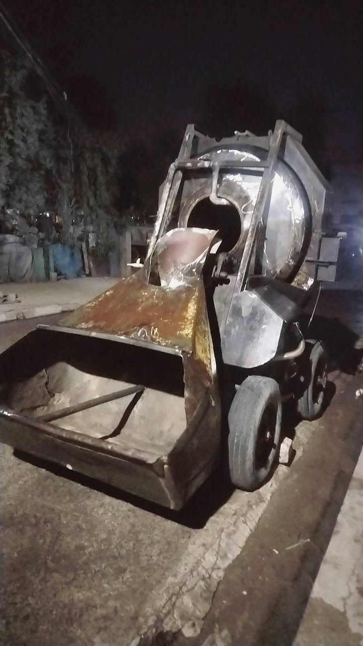 البيع خباطه دبل جيس اخضر  بس مصبوغه اصفر (دبل بوابه)  مكينه 3بساتن خباطه جاهزه عل شغل مباشره كلشي بيها جديد مثل ما بل صوره واحسن ماكن موصل 
*********** بي وتساب
