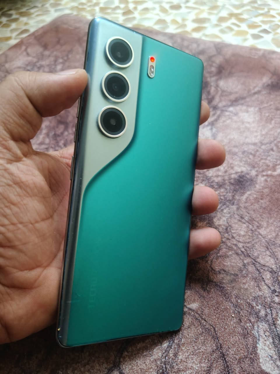 تكنو 40 برو فايف جي جهاز فول سلاسل ذاكره256رام12×12
السعر300 وبي مجال بدون غراض***********
