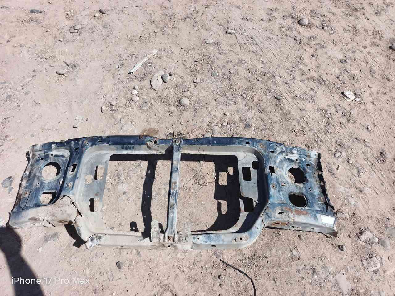 السلام عليكم فان استرو🕸 تفصيخ 🕸 صدر فور ويل 5برغي اكسل شرط عنوان تكريت  يوجد توصيل لجميع المحافظات ***********

نص مكتوب في الصور:
- iPhone 12 Pro Max
- iPhone 17 Pro Max