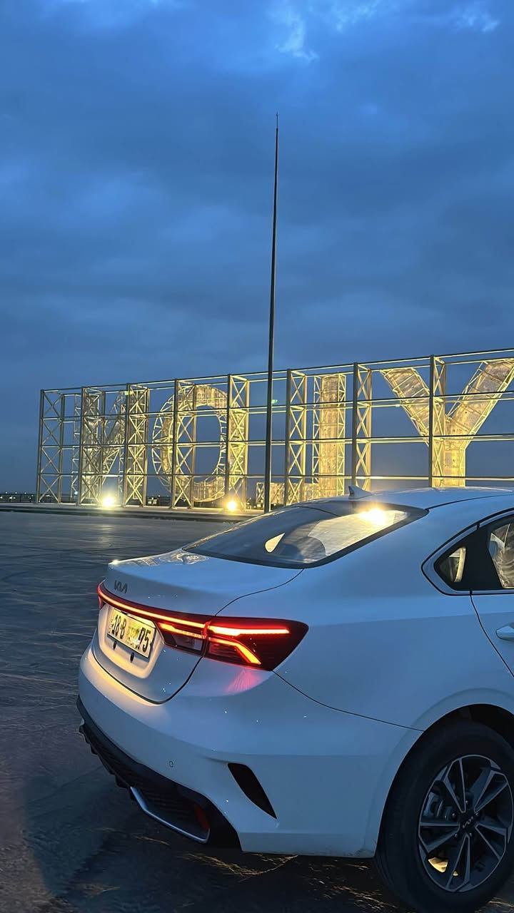 للبيع: كيا K3 (Kia K3) موديل 2024
المواصفات الأساسية:
• المحرك: 4 سلندر، اقتصادي جداً بسعة 1.5L
• المسافة المقطوعة : 16.800كم فقط (شبه جديدة).
• اللون الخارجي : أبيض ملكي.
• مكان ورقم اللوحة : بابل / مركز الحلة.
المواصفات الداخلية والراحة:
• مقاعد جلد فاخرة.
• فتحة سقف.
• شاشة عرض ذكية مع كاميرا خلفية عالية الدقة.
• تحكم ستيرن متكامل.
• نظام تكييف لمس متطور.
الأنظمة والسلامة:
• 4 مودات قيادة (Drive Modes) لتناسب جميع الطرق.
• نظام أوتو هولد (Auto Hold).
• جام أوتوماتيك مع نظام سيفتي لحماية الأطفال.
• إضاءة أمامية زينون (Xenon) مع بك لايت LED بالكامل.
 حالة السيارة:
• السيارة نظيفة جداً وبحالة ممتازة.
• توجد رصعات صغيرة جداً وغير مؤثرة (موضحة بدقة في الصور للشفافية).

📞 للتواصل والاستفسار: (واتساب أو اتصال) *********** حلة, بابل

