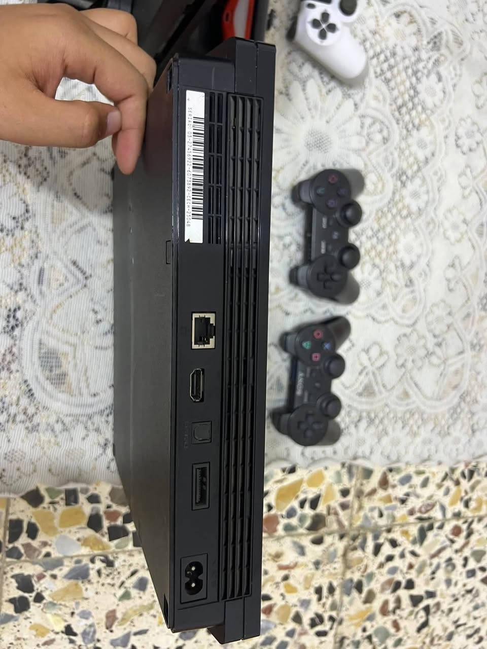 السلام عليكم
عندي بلي ثري للبيع   كامل ملحقات ويجي وياة كارتونة  وياة 2 يدات 
وبي العاب هواي بس بي مشكلة ال HD ما تشتغل عندي تحويلة بدال ال HDسعرة 100 للاستفسار *********** مدينه الصدر
