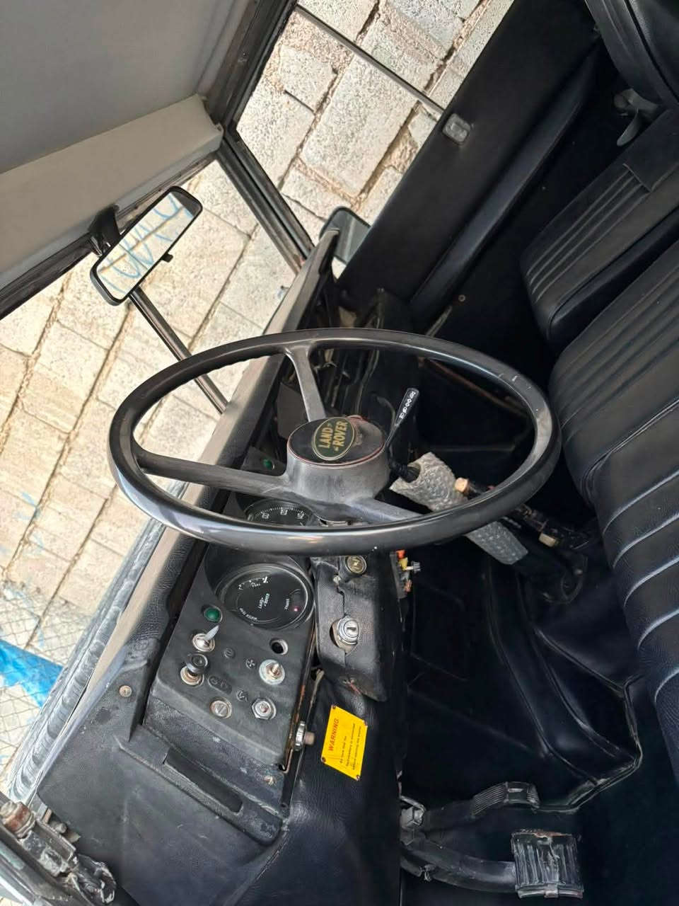 Land Rover
کلاسیک بەشەرتی هەموو شتێ 
مەدەنی گێر مەکینە ئارمی سلێمانیە 
کامل مەسرەف کراوە دەبل ئەکسل بێکشێە و مالی دۆستە لە سلێمانیە 
رەقەم تەلەفون:***********
