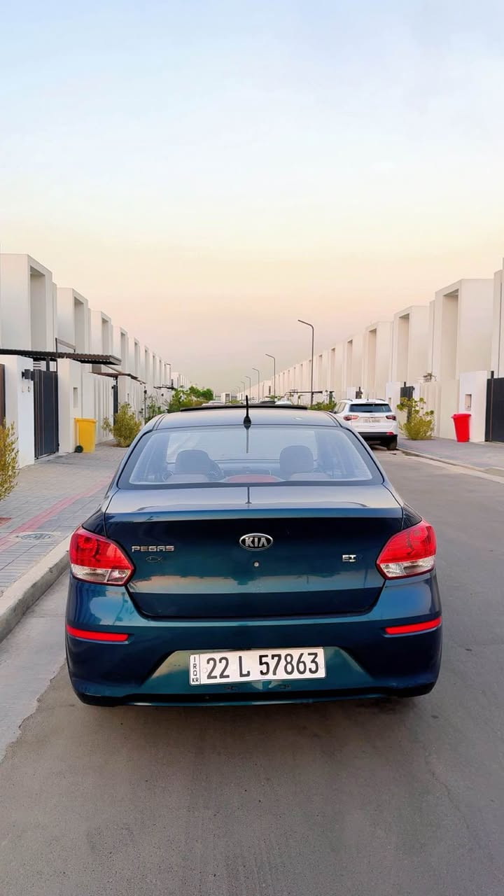 كيا بيكاس وكاله الدولية موديل ٢٠٢٠ ماشيه ٩٩ الف 
بدون صبغ بيها طخه بسيطه وبعض الشخوط السياره سلايت وشاشه وكامره واشاير بالمري بدون نقص تخم تاير جديد هزه وسنويه جديده رايدها ب٩٣ وبيها مجال
مكانها بغداد مجمع البدور
للاتصال
*********** بغداد, العراق

