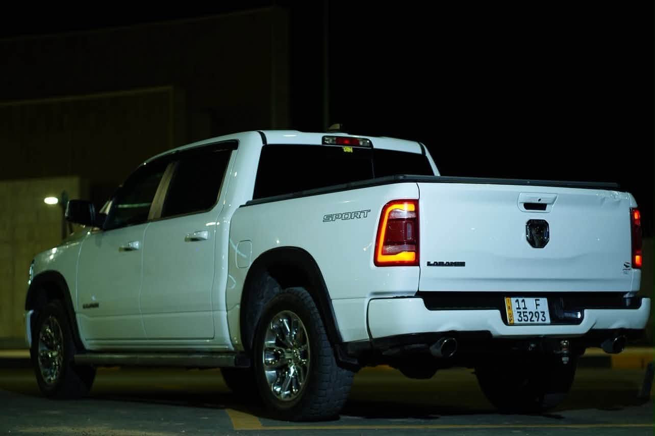 السلام عليكم

Dodge RAM  2023

V8____5700

‎✅المواصفات : 

رادار امامي وخلفي وحساسات امامي وخلفي

‎شاشة وسطية كبيرة كاري بلي واندرويد اوتو

‎نقاط عمياء 

‎كاميرا خلفية  

‎تشغيل بصمة (stop/start)    

‎كير اوتوماتيك 8 سرعات  

‎تحكم ستيرن 

‎مثبت السرعة 

‎
نظام توفير الوقود eco mode
‎

نظام مانع الانزلاق و الثبات

عداد المسافة /75  الف فقط

سياره حادثها جاملغ وبنيد محدث 👍❤️ جهة السايق بدون شواصي مكفوله 

‎ اي ضرر داخلي
 غير متواجد ع الفيس فقط رقم 

*********** 
***********
