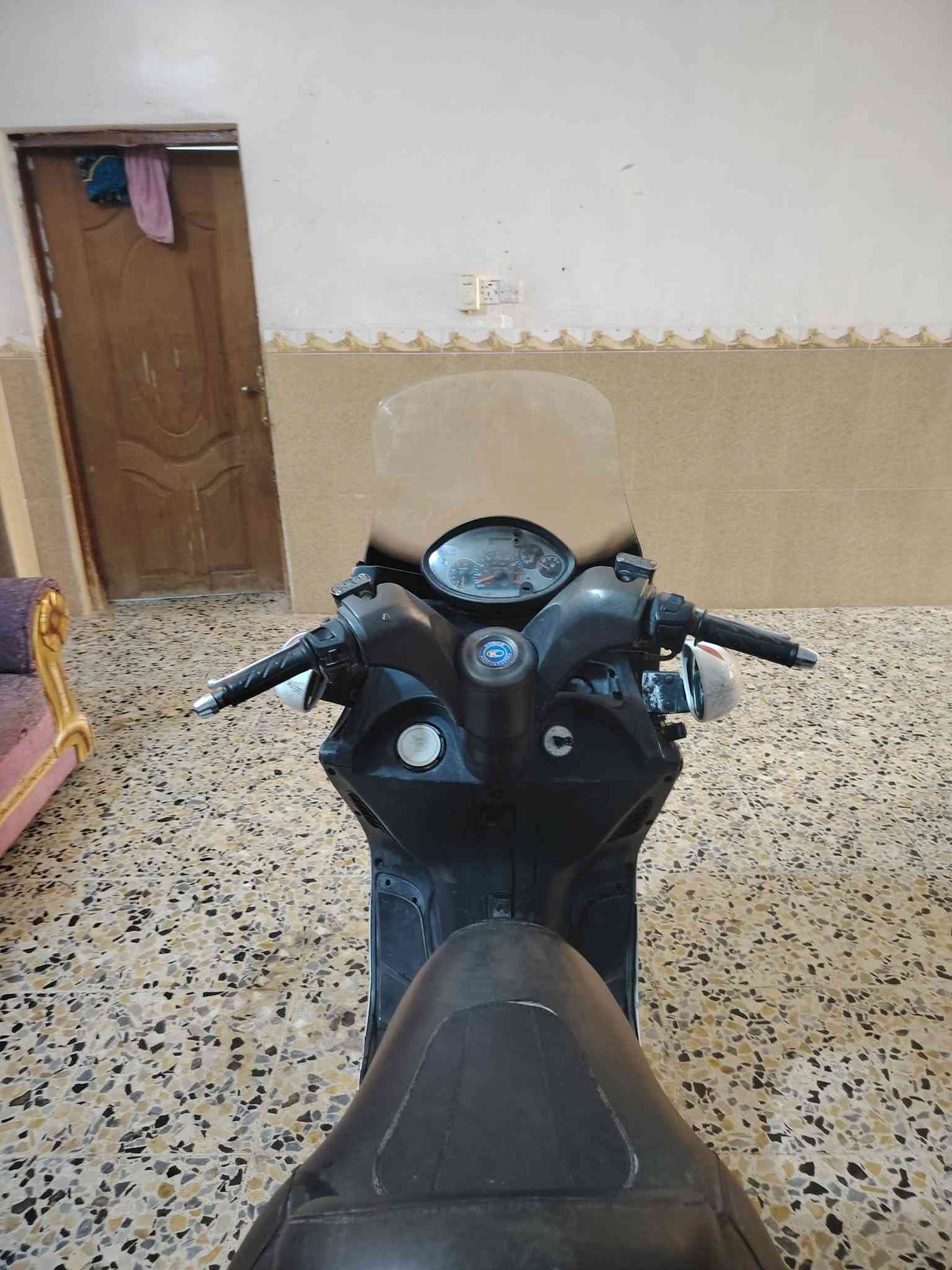 يا الله دراجه كايمكو محرك250cc مسجل رقم وسنويه تحويل ثاني يوم سعر900وبي مجال مكان رمادي بريشه هاذ رقمي للتواصل ***********مو شراي لا تعبني ولا اتعبك
