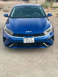 للبيع  كيا فورتي  2023  وارد امريكي ضرر جاملغ وبنيد  يعني بيه صبغ قطعت...