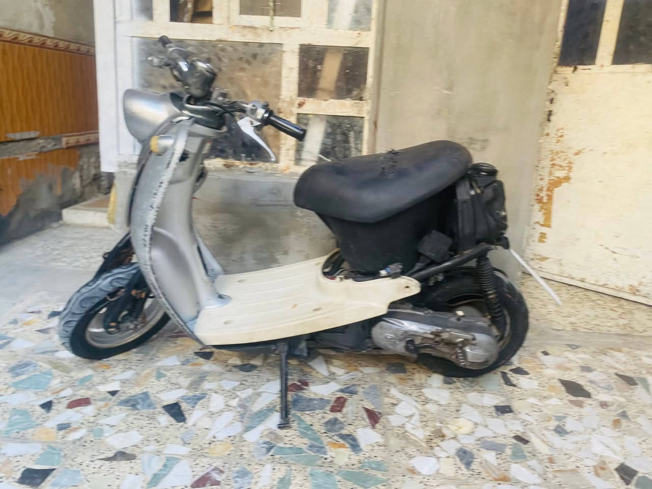 السلام عليكم للبيع دراجه كلاسك سرعه 60 يحتاجلهه كفر صفاح,  🚳👌
محرك مكفول شرط نص نكره هندر الدراجه خرسه شرط شلعه ومعدل يعني ك محرك فول يخبل
دبلات امامي خلفي شغال
ملاحضه يحتاجلهه ترتيب 🚳

مكاني بغداد مدينه الصدر  📍👇
سعر 150 وبيهه مجال قليل قليل 
رقمي ***********
