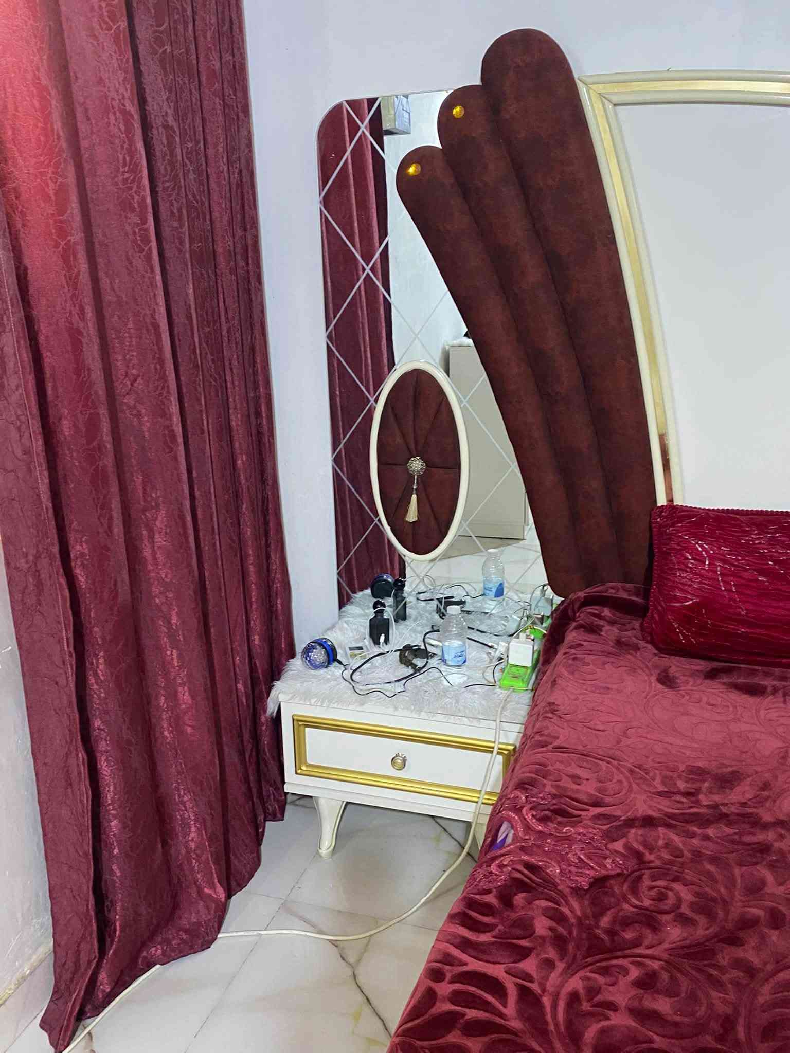 غرفه مستخدمة نضيفه كلش 9 قطع ماليزي اصلي كنتور كلش جبير مابيها شي السعر 550 وبيها مجال***********
