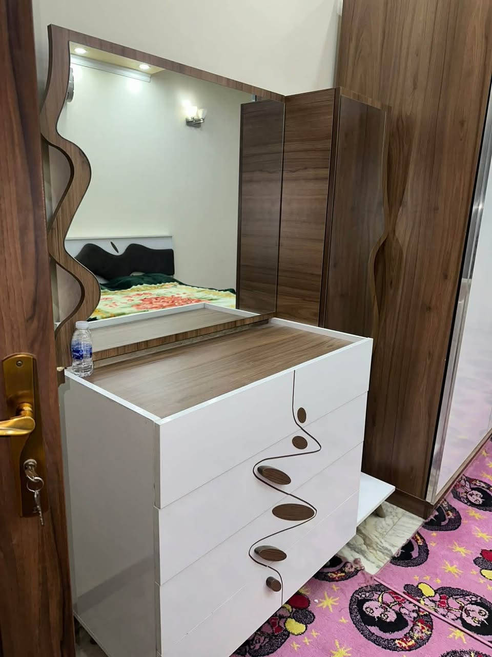 غرفه نوم نظيفه جدا استخدام قليل المكان زيونه السعر 650واتساب ***********
