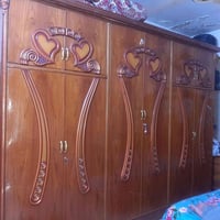 للبيع غرفة اخشاب شغل عراقي درجة أولى نظافة ٩٠% للبيع سعر ٦٠٠ مكان بغدا...