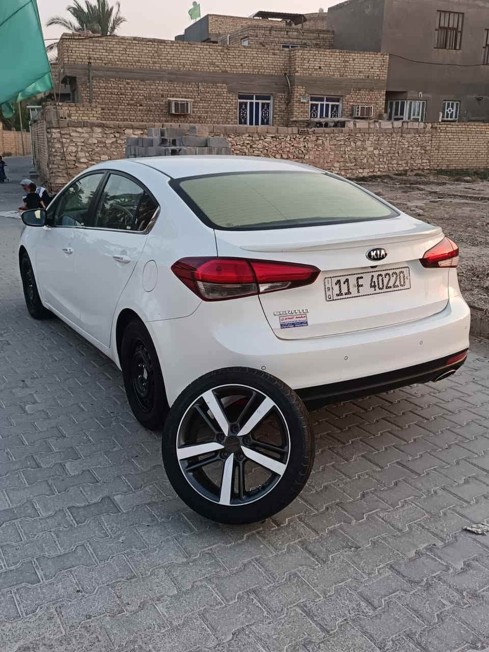 السلام عليكم سيراتو موديل 18سياره جديده ماشيه 90الف سوناره بل منشور رقم بغداد بسمي فول 1/1 له معرفت السعر اتصل *********** مكان السياره السماوه
