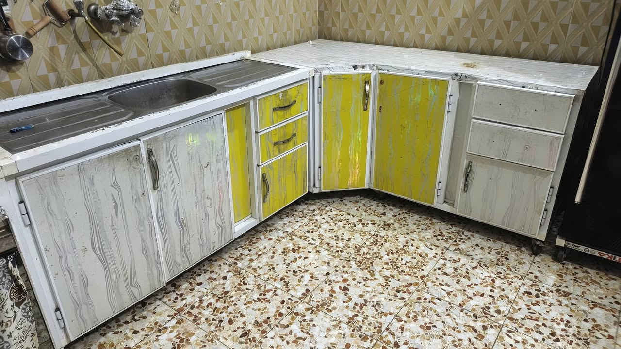 كاونتر مستخدم للبيع نظافة80%
مكون من اربع قطع 
قطعتين تعليك وقطعتين ارضي مع مكان للطباخ 
السعر 600الف وبي مجال 
التواصل مراسلتي على الخاص او الاتصال على رقمي 
***********
