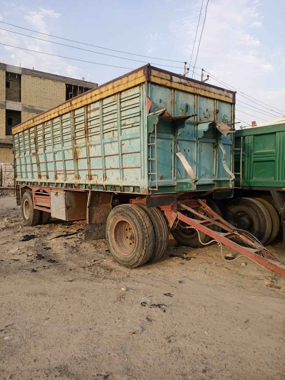 للبيع عربانه حداديه طول8ل ربع دناكير 14مربع رتفاع مترين /تخم تأير جاهزه للعمل مكان عماره ***********
