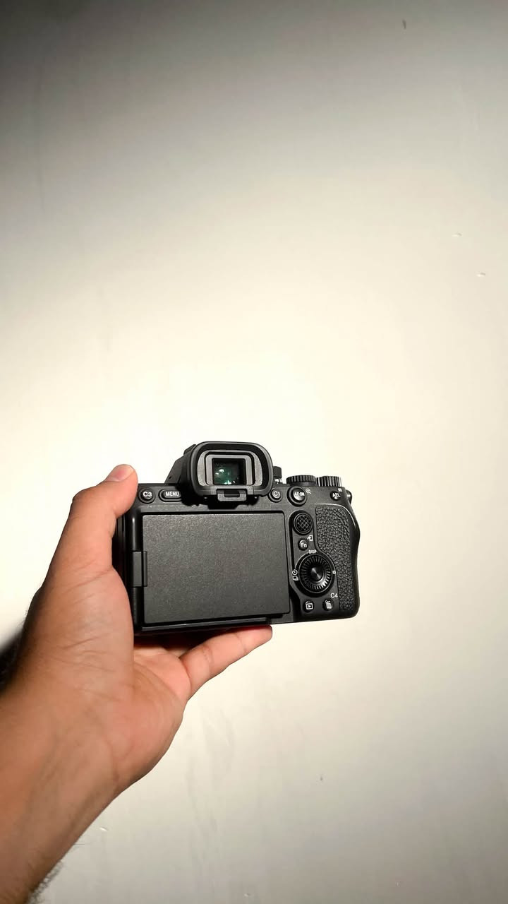 Sony a7 iv
بدي فقط ونظافة ١٠٠٪؜ شرط الفحص والضمان

ملحقات الشركة كاملة مع بطارية اصلية وشاحنة

شتر ٧ كي مثل ما موضح بالصورة👇🏻

للاستفسار راسلني او اتصل ***********

