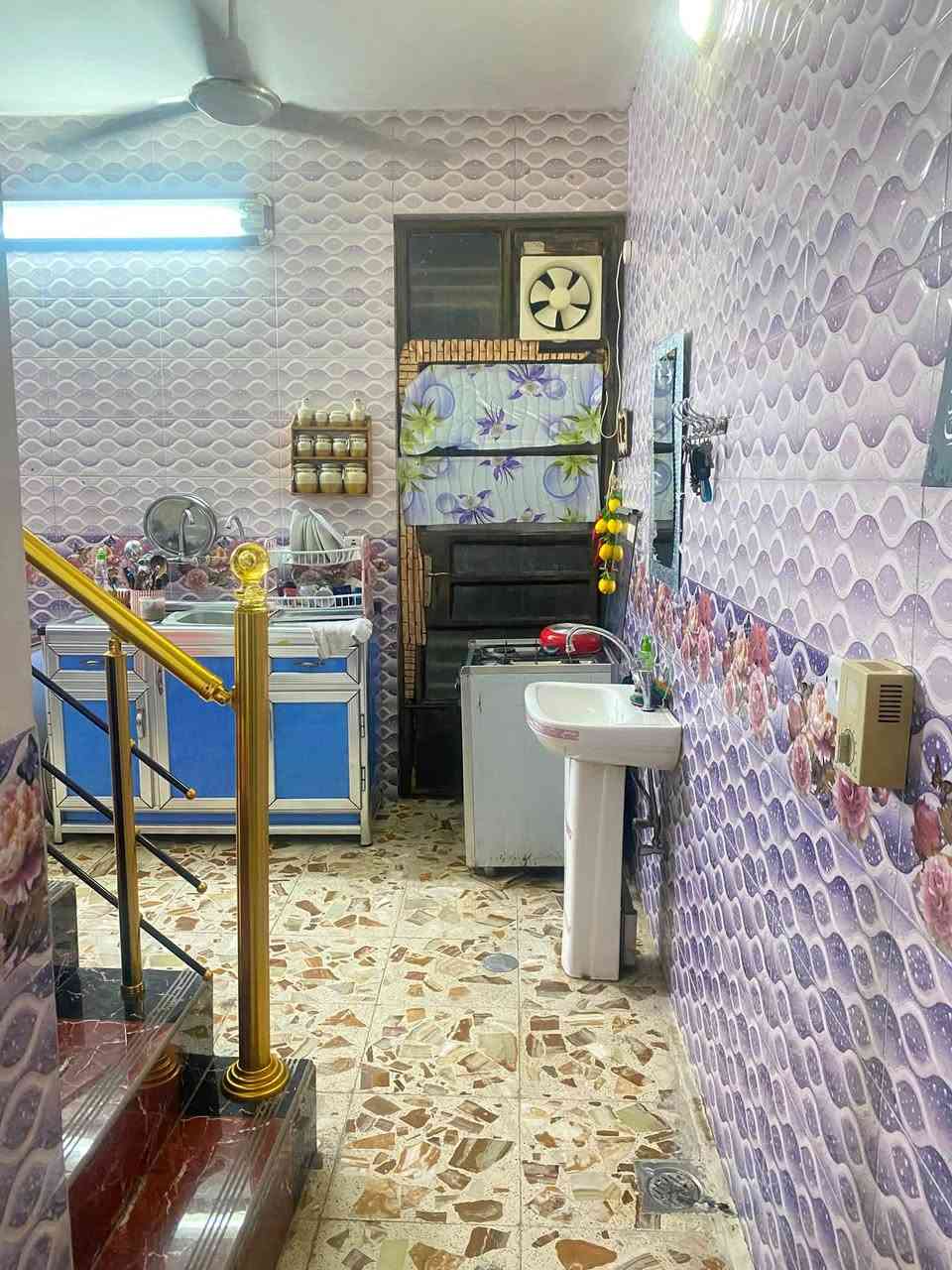 بيت للبيع 
المساحة 112,5
الزعفرانية- نهاية الأربع شوارع - زراعي أبو ريسان - بداية المنطقة على الشارع الرئيسي 
يحتوي على كراج واستقبال ومطبخ وصحيات داخلية وغرفة نوم كبيرة ومناور عدد ٢ 
الطابق الثاني حمامات ومخزن والسطح الخلفي الأرضية كاشي ( جاهز لإضافة غرفة) والسطح الأمامي شتايكر 
طابو زراعي سند 25 مشمول بالتطويب ومرقم ( معاملته في بلدية الكرادة)
السعر ١٦٠
للاستفسار أكثر:
***********
