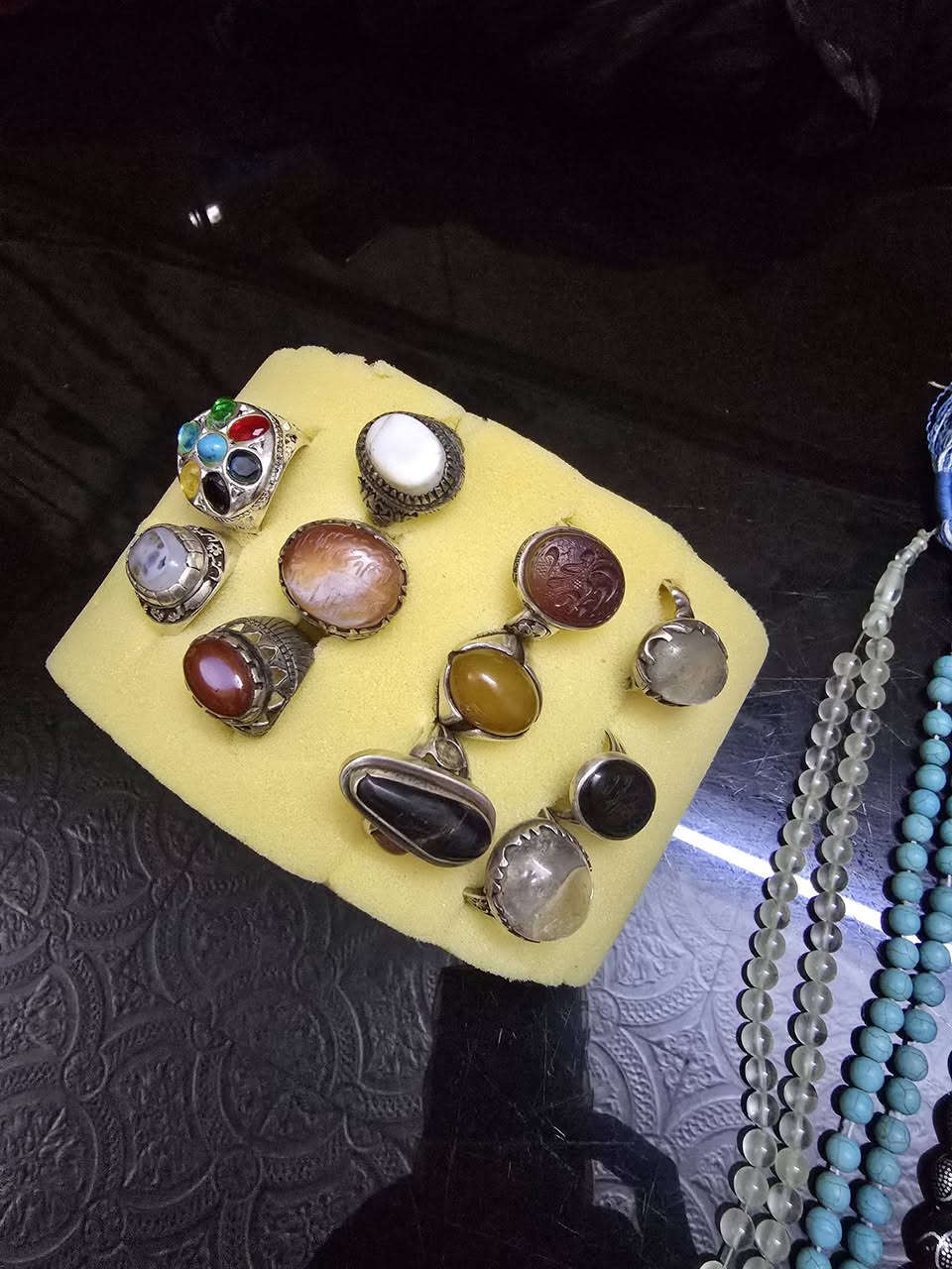 محابس فضه اصليه معه خرز وسبح اصليات كلهن للبيع المكان بغداد م الصدر لتواصل على هذا الرقم ***********
