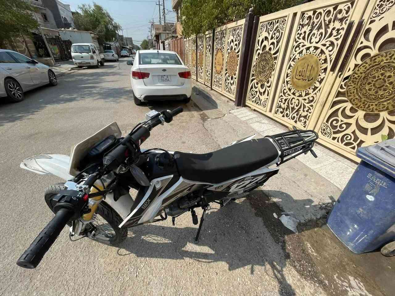 السلام عليكم دراجه قفاز سي ار اكس للبيع  مديل 2025 جديده ب جيس قبل شهر ونص اخذته رمبه  مكفوله كفاله عامه  جيب الف فيتر وافحصه تايرات جبلي موجوده بس اني شادلهه سياح  السعر ؟1750 وبيه مجالل  مكاني بغداد الدوره شارع 60 رقم ***********
