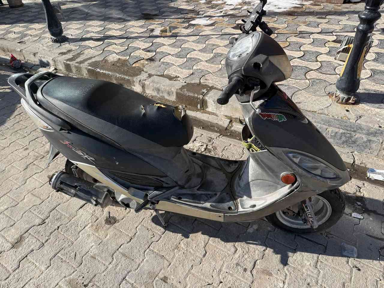 سلام عليكم كامكو g4 للبيع دراجه على ايدي مطلعه من الحاويه من البيت للشغل ما مفتوحه نص نكرة تشتغل كامله كل شي كامل بيه وشغال مكاني النجف حي الجزيره قرب مندي بلقيس ***********

