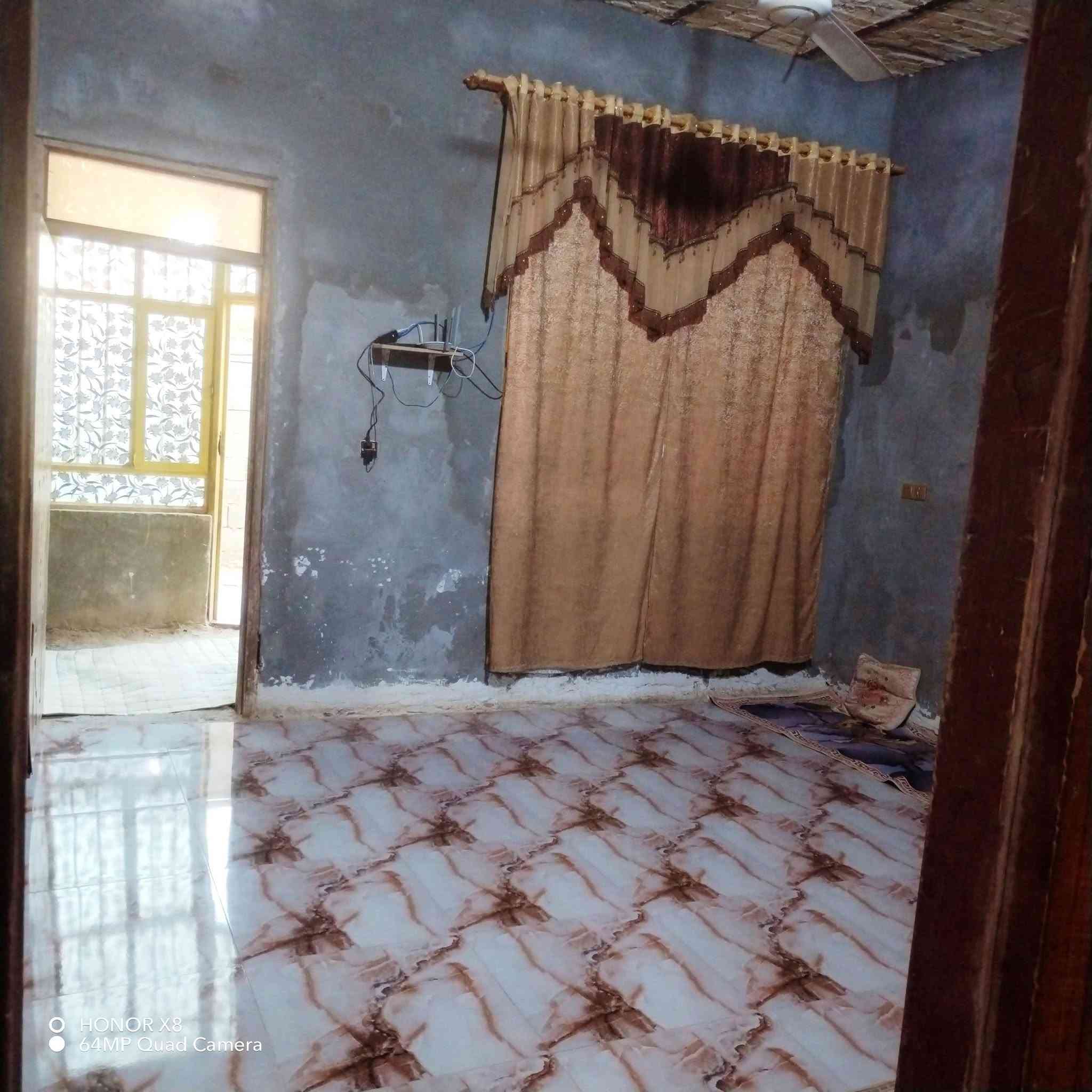 بيت زراعي البيع مساحه 200م
طريق سوك  العكيكه بستان ال طعيمه قرب للشارع لعام محتوياته غرفتين وصاله واستقبال وديوانيه ومطبخ وصحيات وترك ومنور بناء جديد بلوك كهربائي رباطات عوزه بس بورك  بيتونه وارضيه ديوانيه هاذا رقمي *********** السعر44 وبي مجال شراي بسيط جداً

نص مكتوب في الصور:
- HONOR X8 64MP Quad Camera
- O HONOR X8 64MP Quad Camera
- HONOR X8
- 64MP Quad Camera