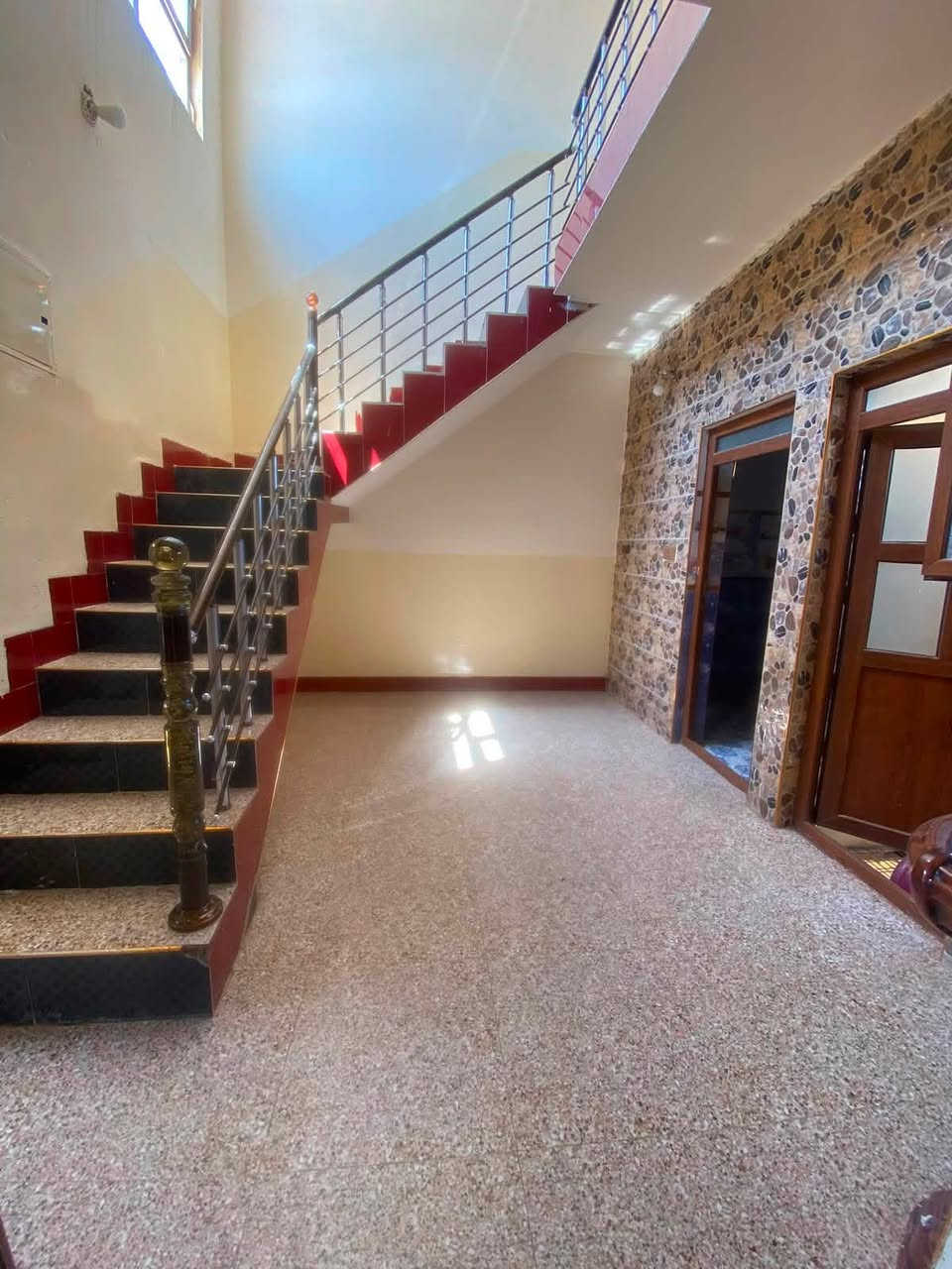 🏡✨ فرصة مميزة للإيجار – لا تُفوّت ✨🏡
🔥 مشتمل طابق ثاني وطابق ارضي  حديث البناء (2023)

📍 الموقع: بعقوبة – خلف جامع إبراهيم عزت – دور المعسكر – خلف جملونات الجملة، في منطقة هادئة وقريبة من جميع الخدمات.

📐 المساحة:

150 متر²

🏠 يتكون من:

🛏️ غرفتي نوم واسعتين
🛋️ صالة استقبال مريحة
🍽️ مطبخ عملي
🚿 صحيات
🌤️ منور
🏠 بيتونة
☀️ سطح مستقل

✅ المميزات:

✨ بناء حديث (2023)
💧 الإيجار يشمل الماء والكهرباء
⚡ متوفر كيبل مولدة
🚰 موتور ماء
🚗 موقع ممتاز وسهل الوصول
👨‍👩‍👧‍👦 مناسب للعوائل الباحثة عن الراحة والهدوء

💰 الإيجار:

300 ألف دينار فقط
شامل الماء والكهرباء.

📞 للاستفسار والحجز:
***********
📲 متوفر واتساب

🚨 سارع بالحجز… فالعقارات المميزة في هذه المنطقة لا تبقى متاحة لفترة طويلة!
