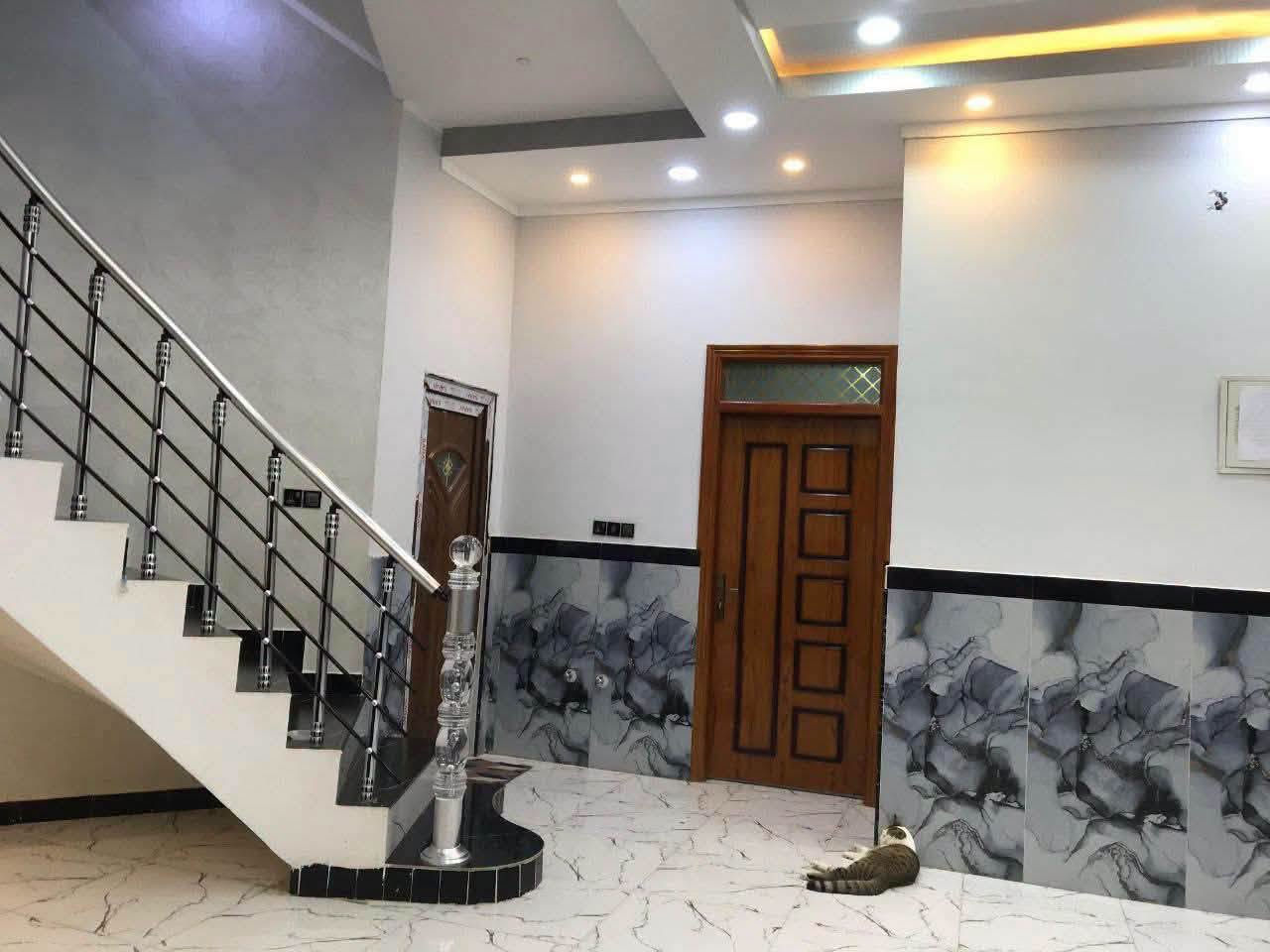 الموحية مقاطعة ٤٠ • ٢٠٠م • طابق ونص
