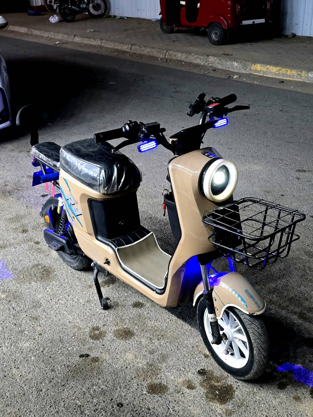 2025R9
ست بطاريات فول 
كفاله
لايت زنون عالي ناصي 
نضام بك Rرجوع للخلف
السعر 450وبيها مجال بسيط
