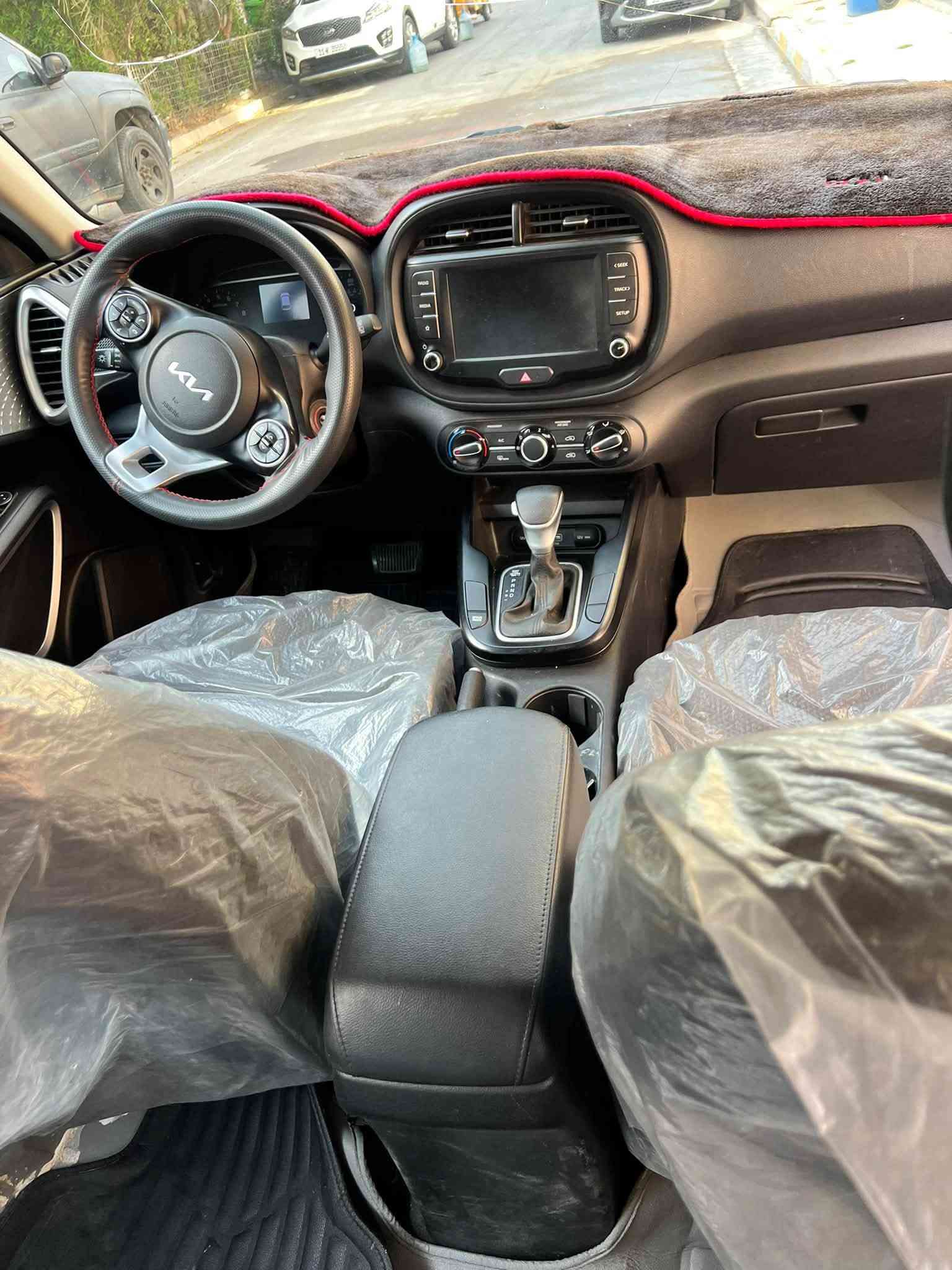 كيا صول موديل 22 محرك 2000دوش ماشيه 47 رقم ديالى بااسمي تحويل ثاني يوم
السياره جديده ضربتهه سحطيه بالبنيد ربع صبغ فقط بدون ارباك وبدون دواخل ليبل واحد
التبريد خير ثلج خير من الله
والمحرك والكير مكفولات من الفتح
السعر 120 وبيه مجال بسيط جدا 
المكان بغداد الدوره
للتواصل ***********
