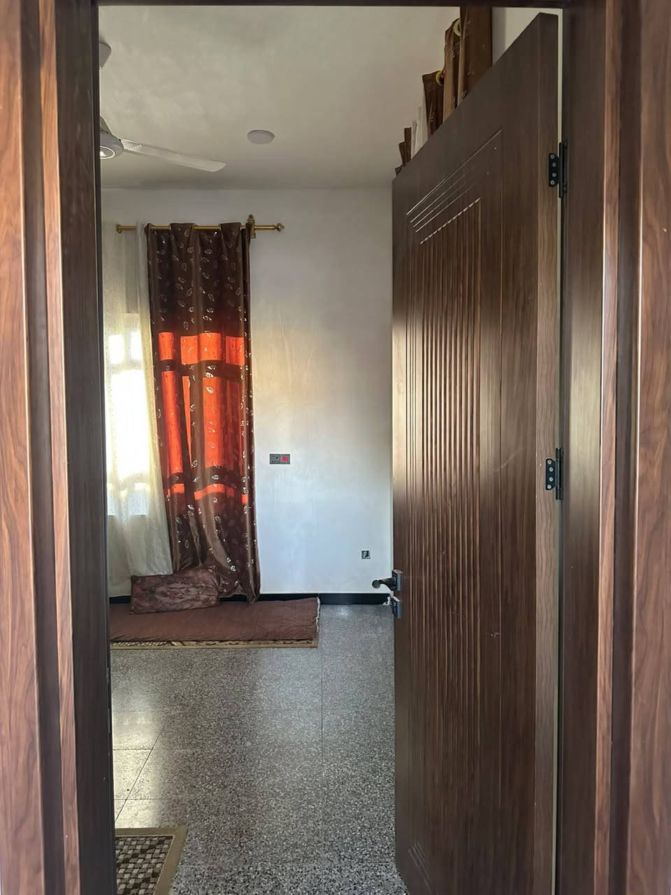 للبيع 1700متر مع بيت بناء حديث طابقين 4غرف نوم وكامل التفاصيل
واجهة الارض 36 بل نزال  للاستفسار الاتصال على الرقم واتس اب ورصيد

***********

