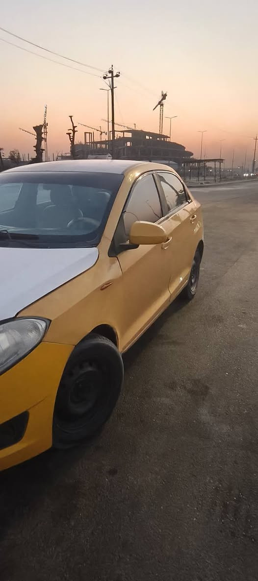 السيارة بأسمي مشروع وطني رقمها بغداد
محرك وكير مكفول  محركها بساتم سيفيا يعني ميعوج ولفات.. تبريد ثلج  

سيارة جاهزة شغاله كلها من كهربائيات وجام 
تخم قوايش جديد ورولات وعنبار كلج جديد
زوج تايرات امامي جدد باتري جديد سلف جديد  ومشتري تخم سماعات اصلي شادهن  يعني كاملة بس عندي طخه بسيطه بالدوسه مصورها وي الصور تنزل من سعرها 

 سعرها 24 ورقه

مكاني بغداد جسر ديالى

***********
