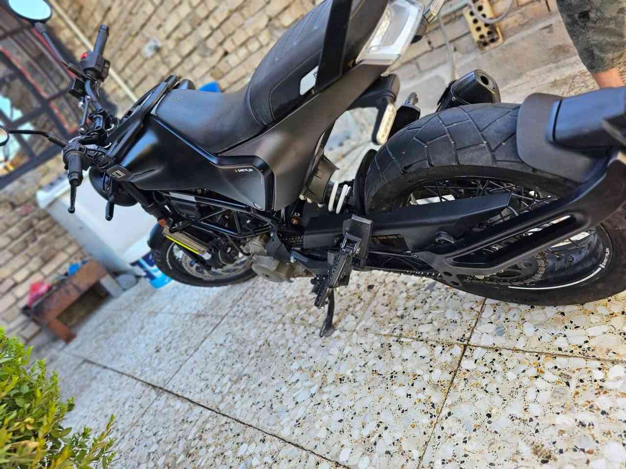 السلام عليكم
دراجة KTM _Husqvarna 401 للبيع ماشية 16 الف نظافة فووول كفاله عامة مرقم بغداد بأسمي تحويل ثاني فوول مواصفات
السعر المطلوب خمس ملايين و ربع و بيها مجال بسيط للطيبين
التواصل *********** غير متواجد على الفيس

