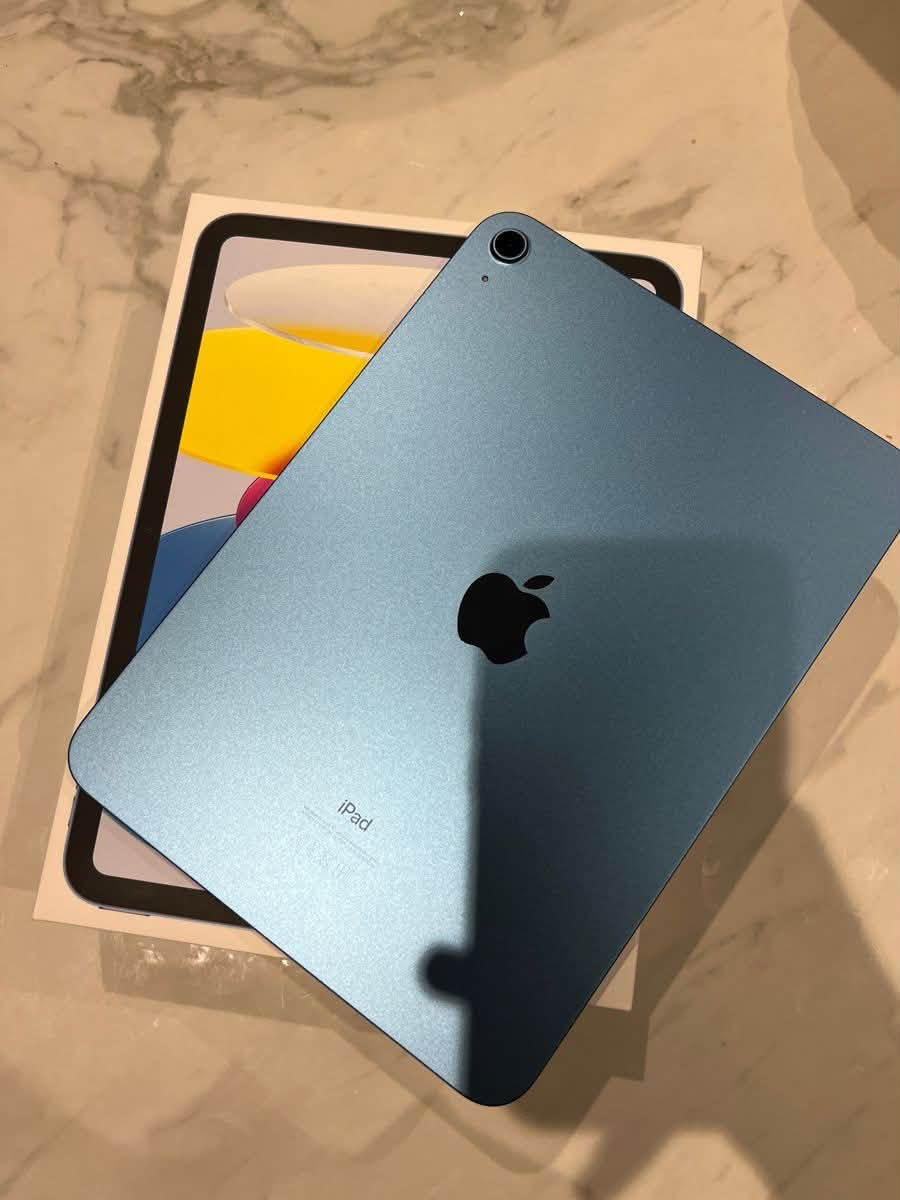 Ipad A16
١٢٨ مساحة 
بطارية ١٠٠ 
بعده بضمان الشركة سنة ماخلص 
جهاز نظيف 
ويا كارتونة وشاحنة مالته  وگفر دفتري اسود وظهر شفاف 
التواصل على الرقم ***********

