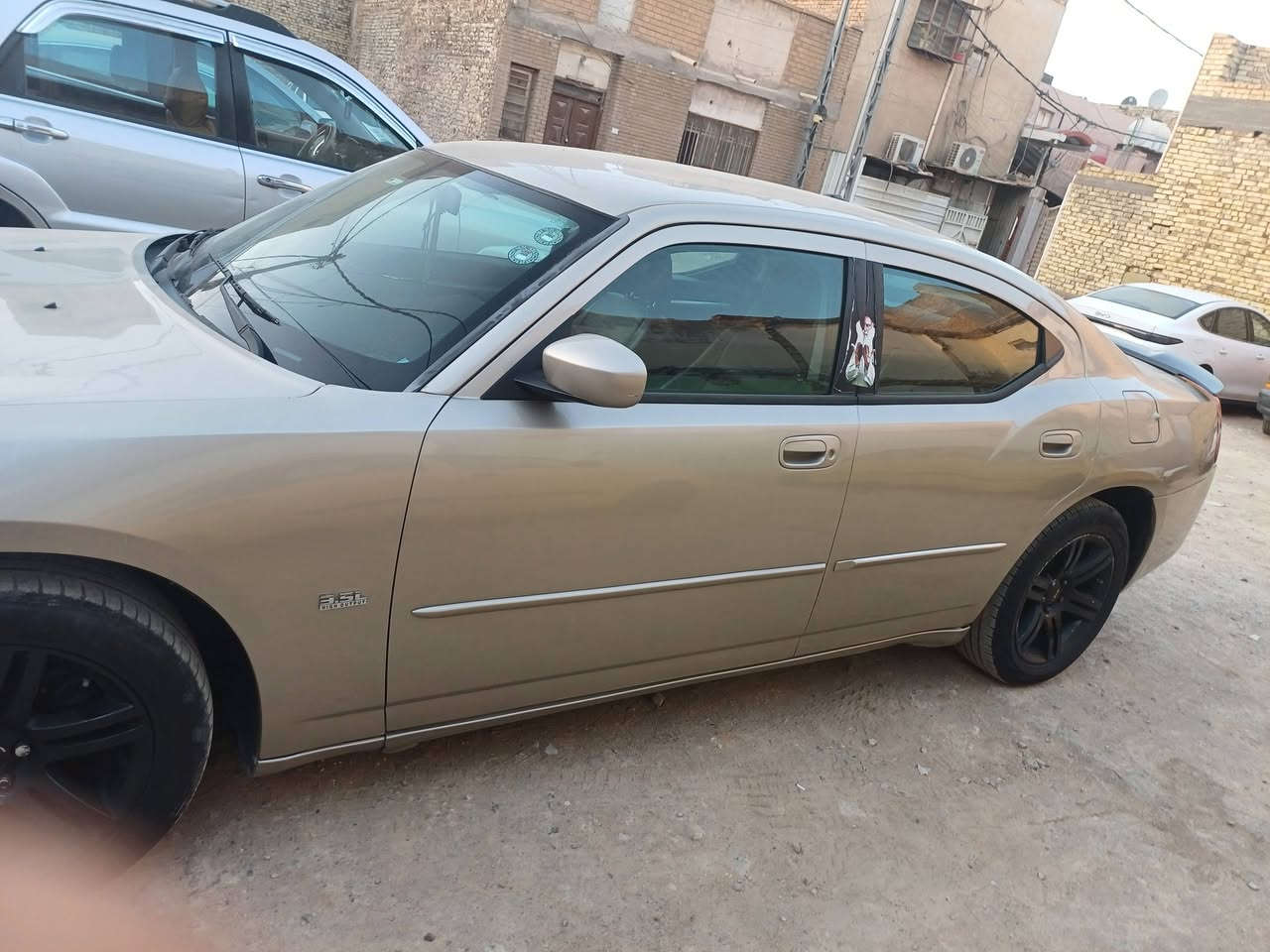 السلام عليكم سياره جارجر مديل 2010 بدون خسل وصرته سياره جديده بمعنى الكلمه كير مكينه وخم تاير بل كارتون التواصل ***********

نص مكتوب في الصور:
- ٥:١٥ ص