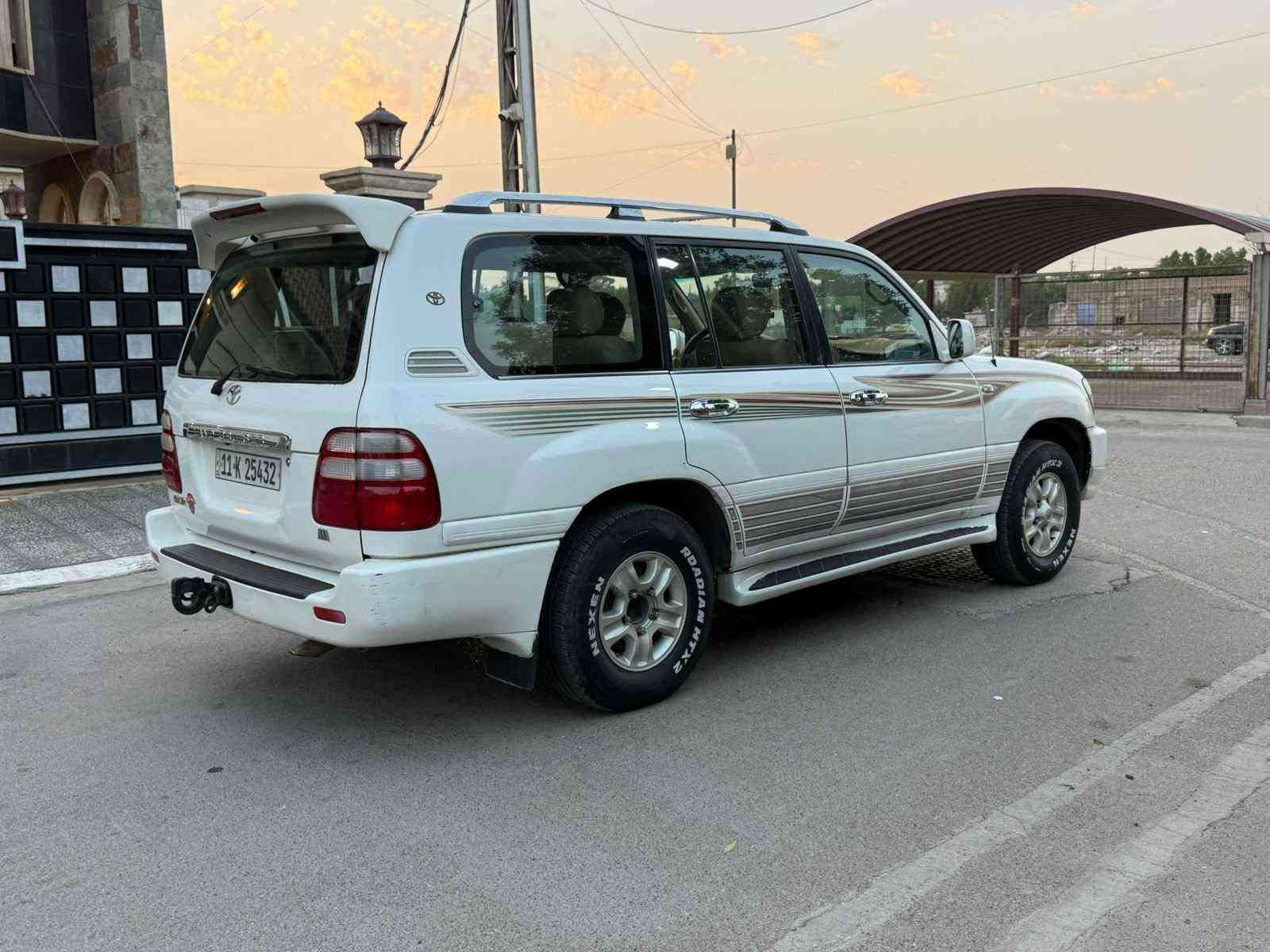 لاندكروزر • ٢٠٠٠ • رقم بغداد