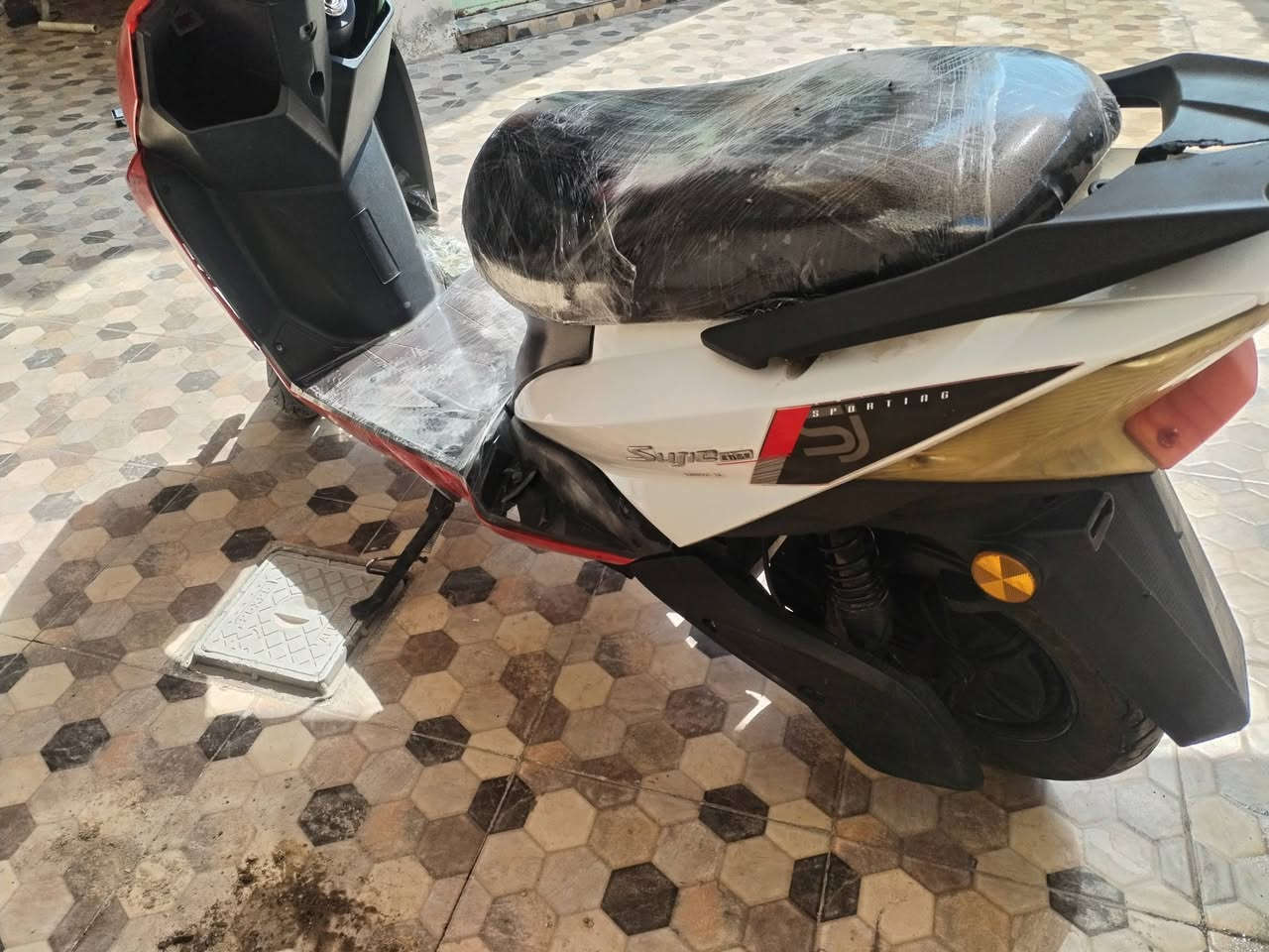 سكنس للبيع موديل 2024 خمسه باتري فول كهرباياتته كله شغاله مابي اي نقص بس الكفرات يرادله ترتيب سعر 350 رقمي وبي واتساب ***********
