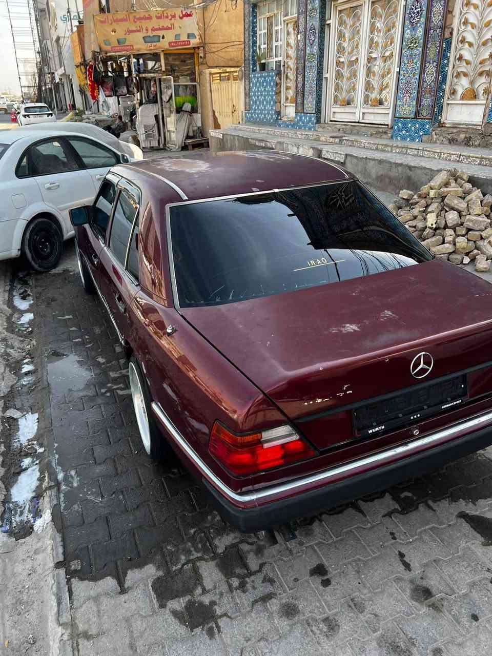السلام عليكم 
للبيع مارسدس دب W124
وارد يابان
محرك وكير بلاد 300 جدد ستوني مصعدهن 
قواعد دبل بلاد بدون تصليح 
السياره فقط جارده اي ضرر مابيها 
حداديه واكسل جدد ABS شغال
ويل كب AMG اصلي تخم تأير جدد
كهربائيات كلها بلاديه كلشي بيها شغال
4 جام كهرباء
رقم بغداد الماني شرط التحويل 
السعر 55 مكاني بالنجف
للاستفسار ***********

