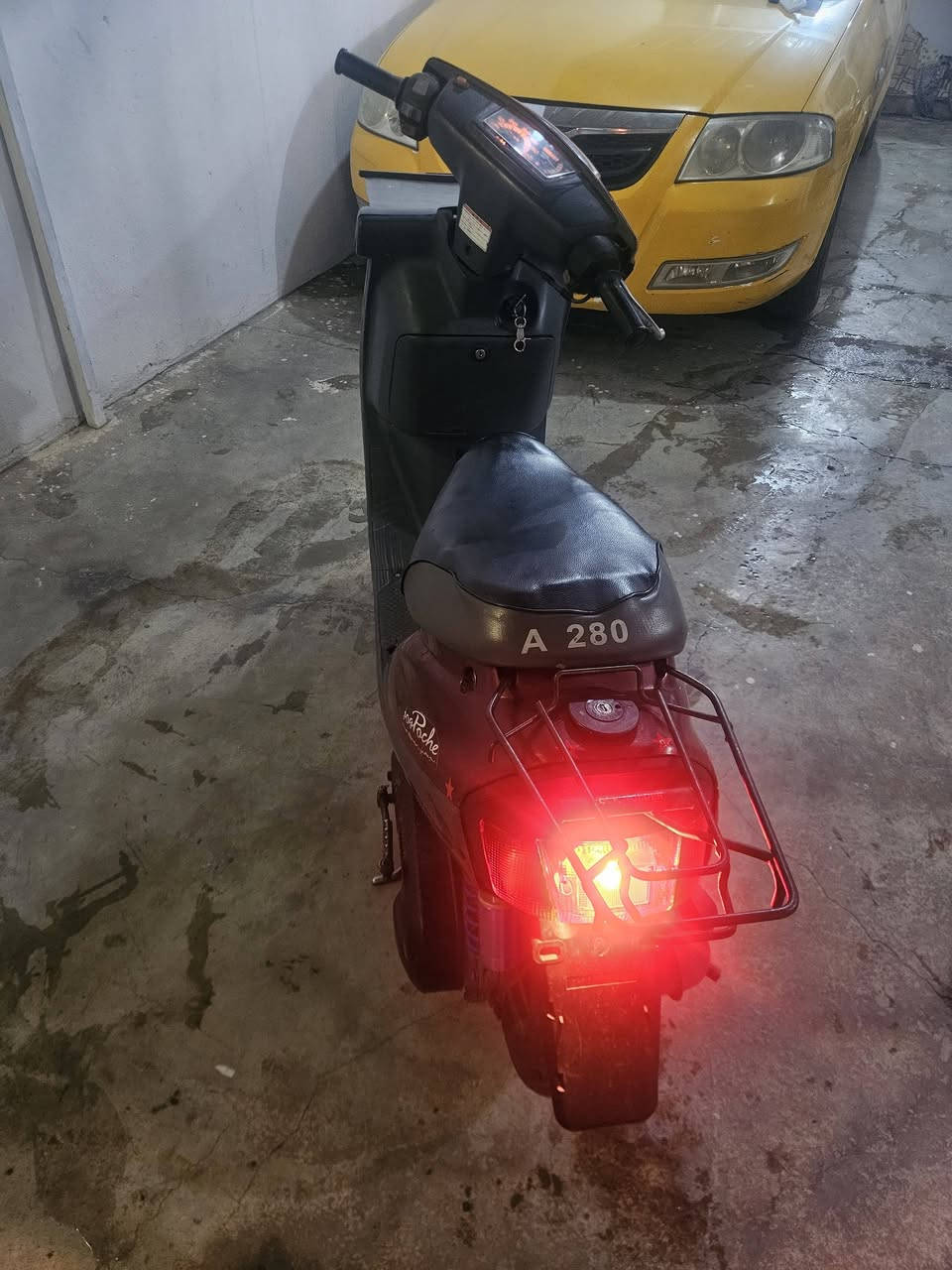 للبيع ياماها محرك كابريتر بلادي سلف كيجات كهربائيته شغال سعر ٤٥٠ الف بي مجال قليل شراي خابر ***********
