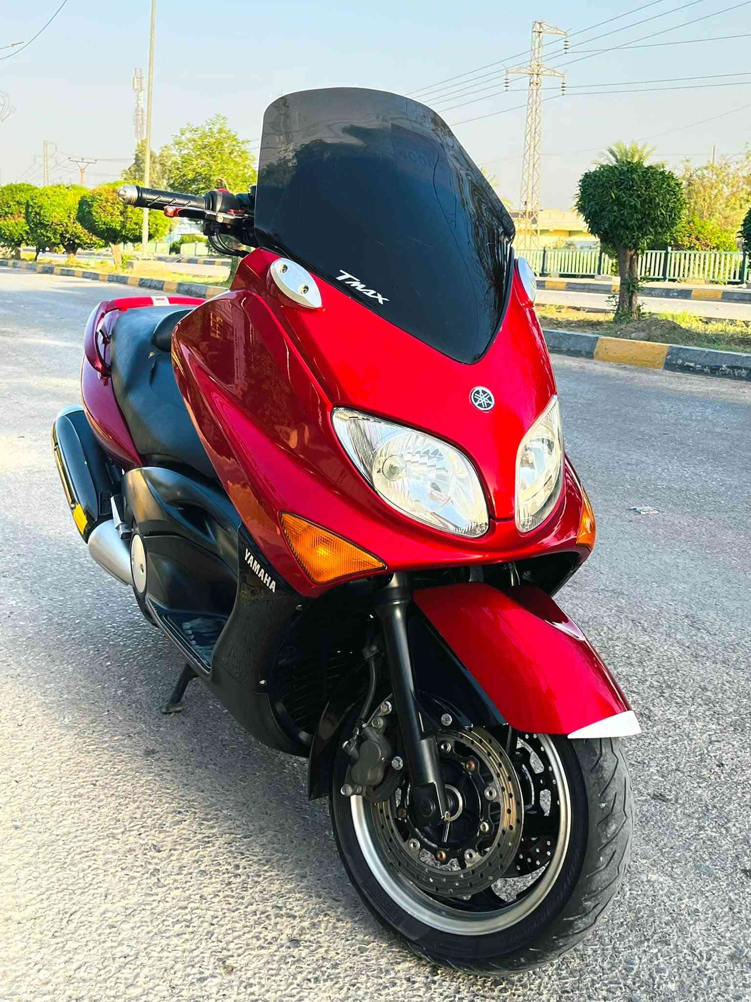 السلام عليكم
TMAX 2008 
للبيع 
مكفوله كفاله عامه من كفر ومكينه 
 ماشيه 53 
3 سويجات سكيورتي 
اي نقص مابيه الدراجه 
جديده وجاهزه من كلشي 
المكان حله ناحيه النيل 
السعر 24$ وبيه مجال 
***********
