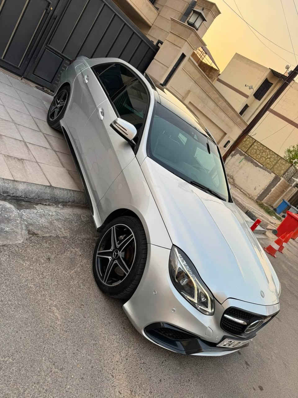 السلام عليكم
مرسيدس e350 2016

السيارة فول مواصفات

 

بانوراما

كشنات جلد

كشنات كهرباء

كشنات خزن ميموري

بردة خلفية

تدفئة كشنات

ستيرن كهرباء

حساسات امامي وخلفي

مري شفط

سماعات هارمن كاردون

كت كامل مع بنيد مال e63

وبعد بيها هواي مواصفات

ماشية ٩٦ الف

السعر ١٨٠ وبي مجال

حادث السيارة جاملغ وبنيد بدون ايرباك

مكان السيارة بغداد المنصور

***********
