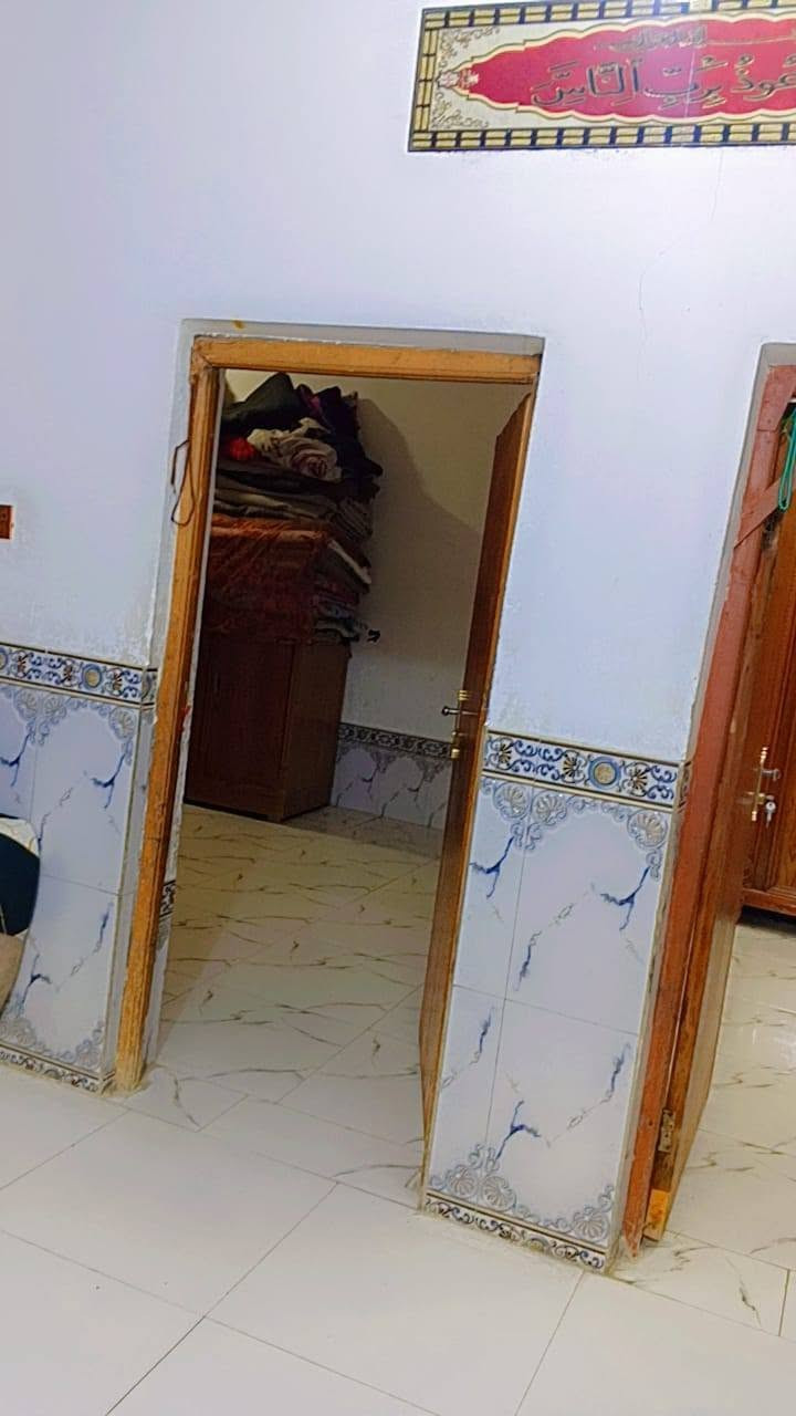 بيت للبيع طابو صرف
بناء جديد كونكريت
 مساحتة الكلية 650
مساحة البناء 250
يتكون من صالة 10 امتار
وغرفة عدد2
ومطبخ 2 بارد وحار
وحمام داخلي وخارجي
وصحيات خارجية
العنوان منطقة ال سليم
للاستفسار الاتصال على الرقم ***********
