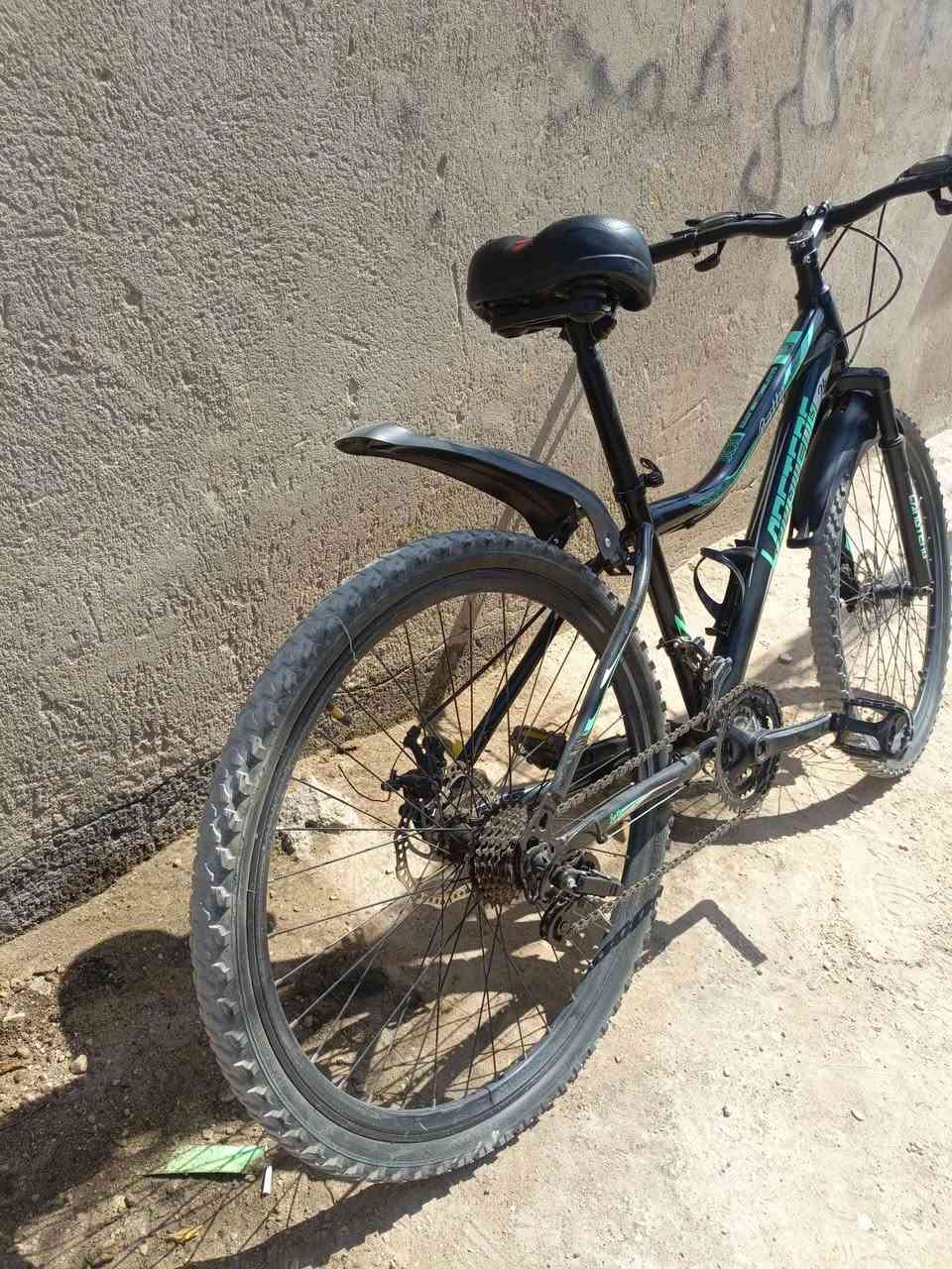 السلام عليكم 
باسكل جبلي حجم 26 للبيع مستخدم النظافه مثل ما موضح بالصورة 
الباسكل بيه مشكلة بالبريك الامامي ، السعر 80 و بيه مجال 
مكاني كربلاء الامن الداخلي 
للاستفسار راسلني خاص او على الرقم ***********
