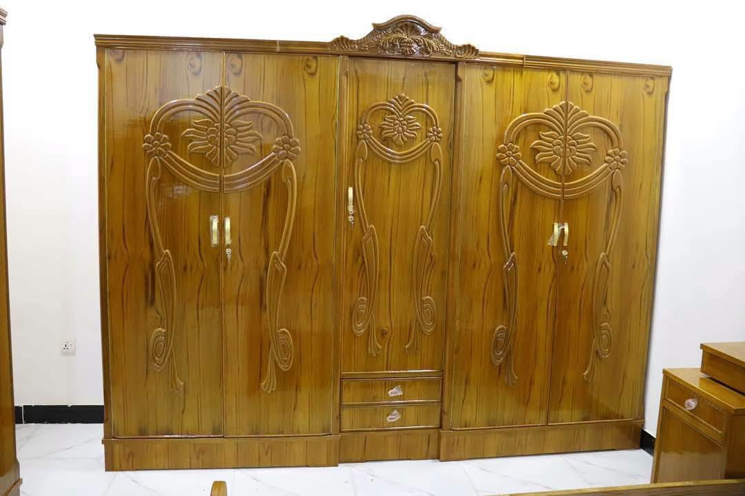غرف نوم شغل درجه اولى داخل وخارج صاج الوجه 5ملم زان مصري يوجد لدينا احدث الموديلات السعر مليونين وربع شامل الشد والنقل التواصل واتساب او الاتصال ***********
