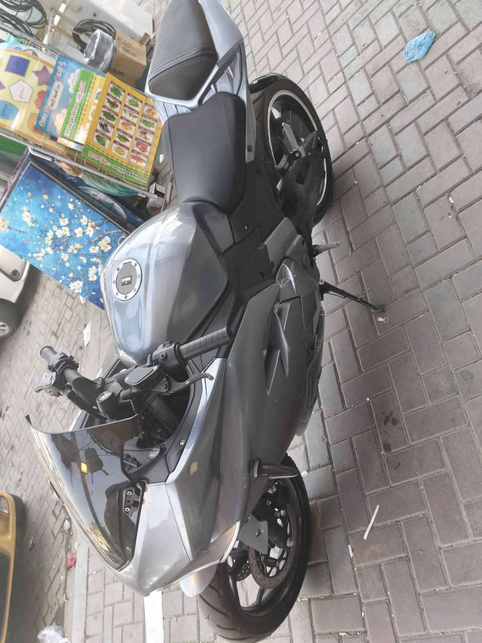 ‏السلام عليكم
‏ دراجه شحن بطح للبيع دوكاتي بطاريه اخت الزيرو دراجه جاهزه ونضيفه كل نقص مابيها المواصفات 6 بطاريات مسطره شركت ونلي موديل 26 ملف 3000 نمر 3 اشاير يمنه يسره ورباعي لايت زنون عالي ناصي هورن نضام البارك والرجوع للخلف R نضام بريك ABS تشغيل بصمه وسويج مكاني بغداد حي الجهاد  سعر 2.500.000مليونين ونص للتواصل *********** بغداد, العراق

