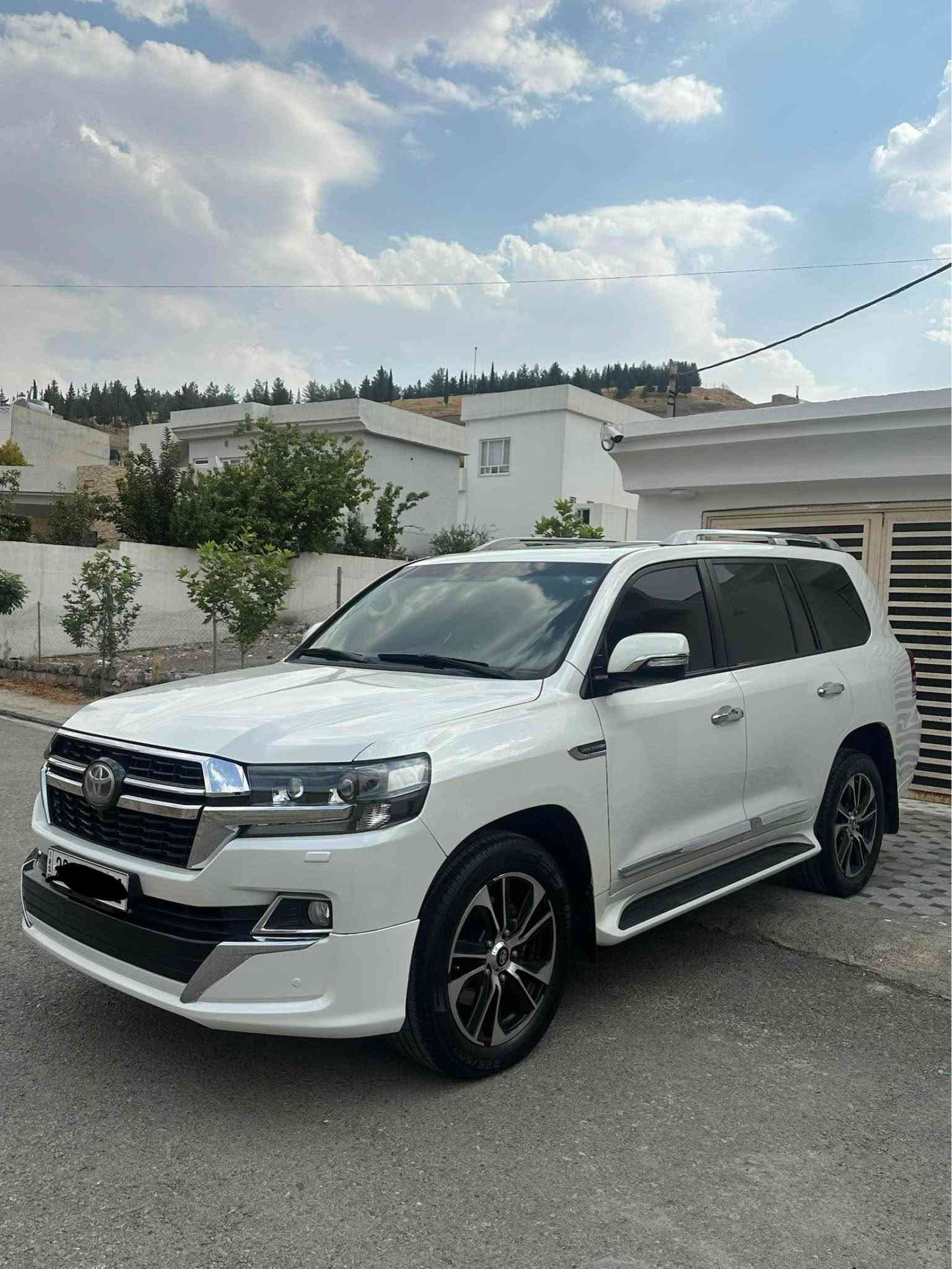 Land Cruiser 2016 GXR v8 
جاملغى پيشى په مپه بى ليدرات 
كير و مكينه به شه رت نه كرايته وه سه وتى نيه 
سنوى نوييه به ناوى منه 
٢٠٠ هه زار كم رؤيشتووه 

كتاب جامره شى مرورى هه يه 
سعرى ٣٨٨$ كه ميك مجال 
               ☎️ *********** أربيل, العراق
