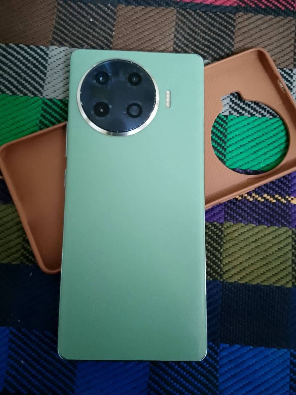 السلام عليكم تلفون نظيفTECNO SPARK 20 Pro+ذاكرتي 256 راما 8 + 8 اغاني تلفون جديد بكون بغداد العماري رقم الهاتف770 094 7624 سعره 225 اوبي مجال

نص مكتوب في الصور:
- هاتي -> HiOS Based on Android V13.6.0 الطراز TECNO KJ7 اسم الجهاز TECNO SPARK 20 Pro+ وحدة المعالجة المركزية Helio G99 Ultimate إصدار Android 14 الكاميرا الخلفية 108M TRIPLE Camera الكاميرا الأمامية 32M ROM 256.00 GB RAM 8.00 GB+ 8.00 GB 8 GB قابلة للتوسيع الشاشة 1080X2436 البطارية 5000mAh