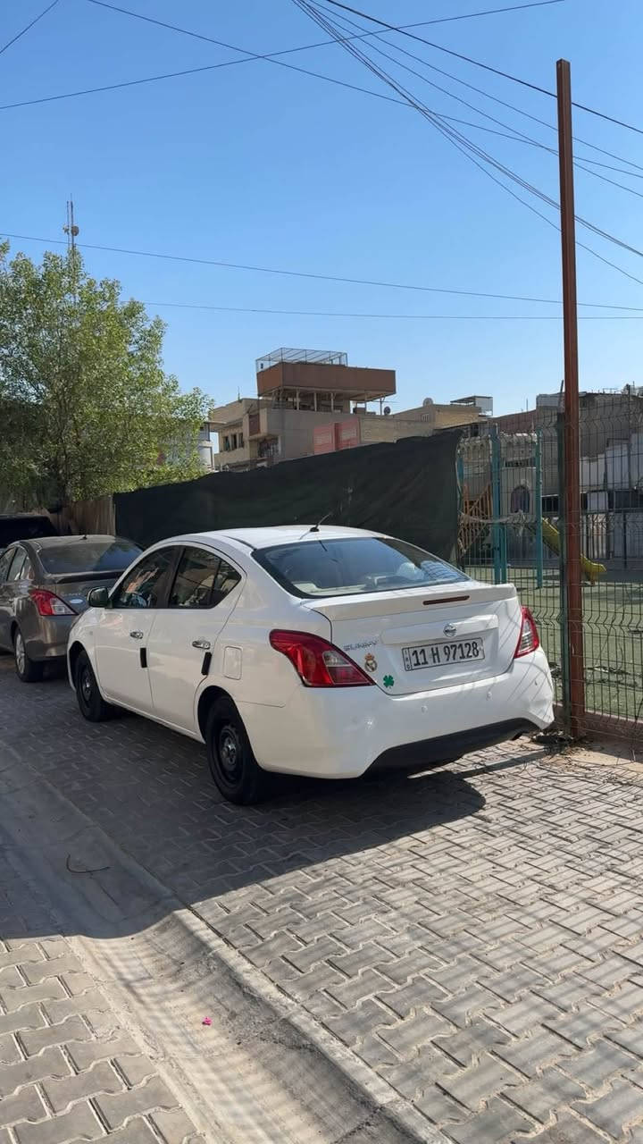 السلام عليكم 
سني هندي 2019 بليته الزرقاء سيارة ماشية 85 الف بيها باردات الاول براس الجاملغ الامامي وبالجاملغ الخلفي شبر بدون صبغ سيارة محرك ، كير ، صدر خير من الله تجي وتشوف بعينك سعرها 98 وبيها مجال بسيط حك الجيه 
***********
