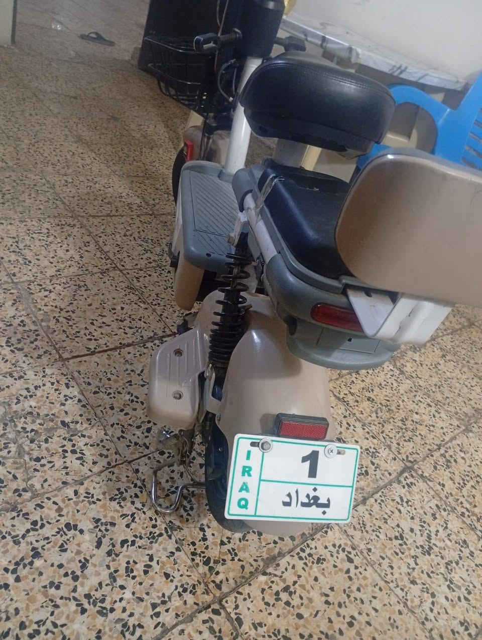 السلام عليكم دراجه شحن حجم 14 فول كلها شغاله بطاريات جديد جدا بسعر ٣٠٠الف وبيها مجال قليل عنواني زعفرانيه شارع معهد رقم الهاتف ***********,
