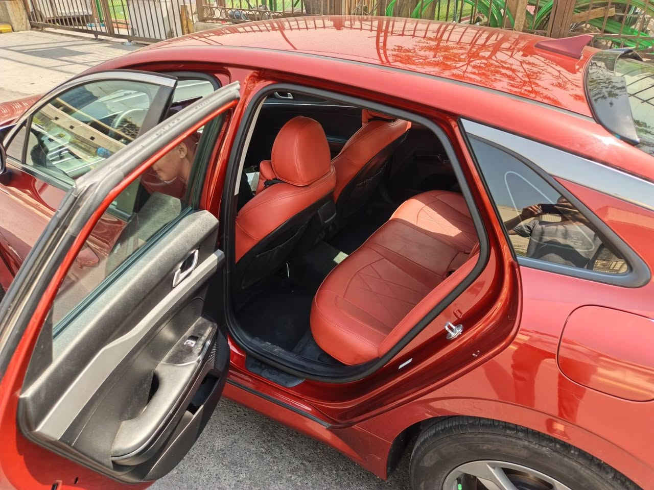 ⟦ KIA K5 ⟧ 
الموديل : {2022 ]
المحرك : [ V4 / 1.6T ] 🌪️
الگير : [ أوتوماتيك ] 
الممشى : {80 الف ميل ]
اللون : [ ماروني - مميز ] 🔹
الحالة : [ السيـارة وارد امريكي بيها  جاملغ ونص بنيد صبغ  ] صور الحادث باالمنشور
وبيه طخه اصغيره اباب السايق 
وبيه طخه اصغيره باالجاملغ الايمن
 

[ الـــــمـــواصــفـــــات ]

- بصمة ابواب 
- بصمة تشغيل وتشغيل عن بعد
- رادار امامي + رادار جانبي + نقطة عمياء
- ⁠تحديد مسار 
- كشنات مخمل 
- لد امامي  
- وباقي مواصفات معروفة

الكشنات مغلفهن جلد 

الموقع : [ بــغــداد-الحرية ] 📍

السعر [155$]

للتواصل واتس اب او اتصال :  
{***********]

#KIA #k5
