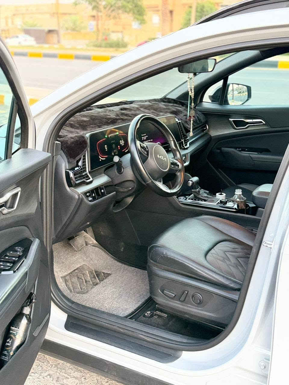 Sportage xline 2025
الحادث
باب اليمين عس السايق صبغ والباب الخلفي بارد فقط 

ماشيه 32000 ميل

المواصافات

بصمه وتشغيل عن بعد

دخول ذكي ونظام ترحيب

رادارات ٣٦٠ درجه

كامره وحساس خلفي

كشن تدفئه

نظام منحدرات

نظام قياده ذاتيه

اوتو هولد ودرايف مود

وباقي المواصفات المعروضه

‏‪***********‬‏ اتصل تدلل 

السعر 220 

العنوان الفلوجه
